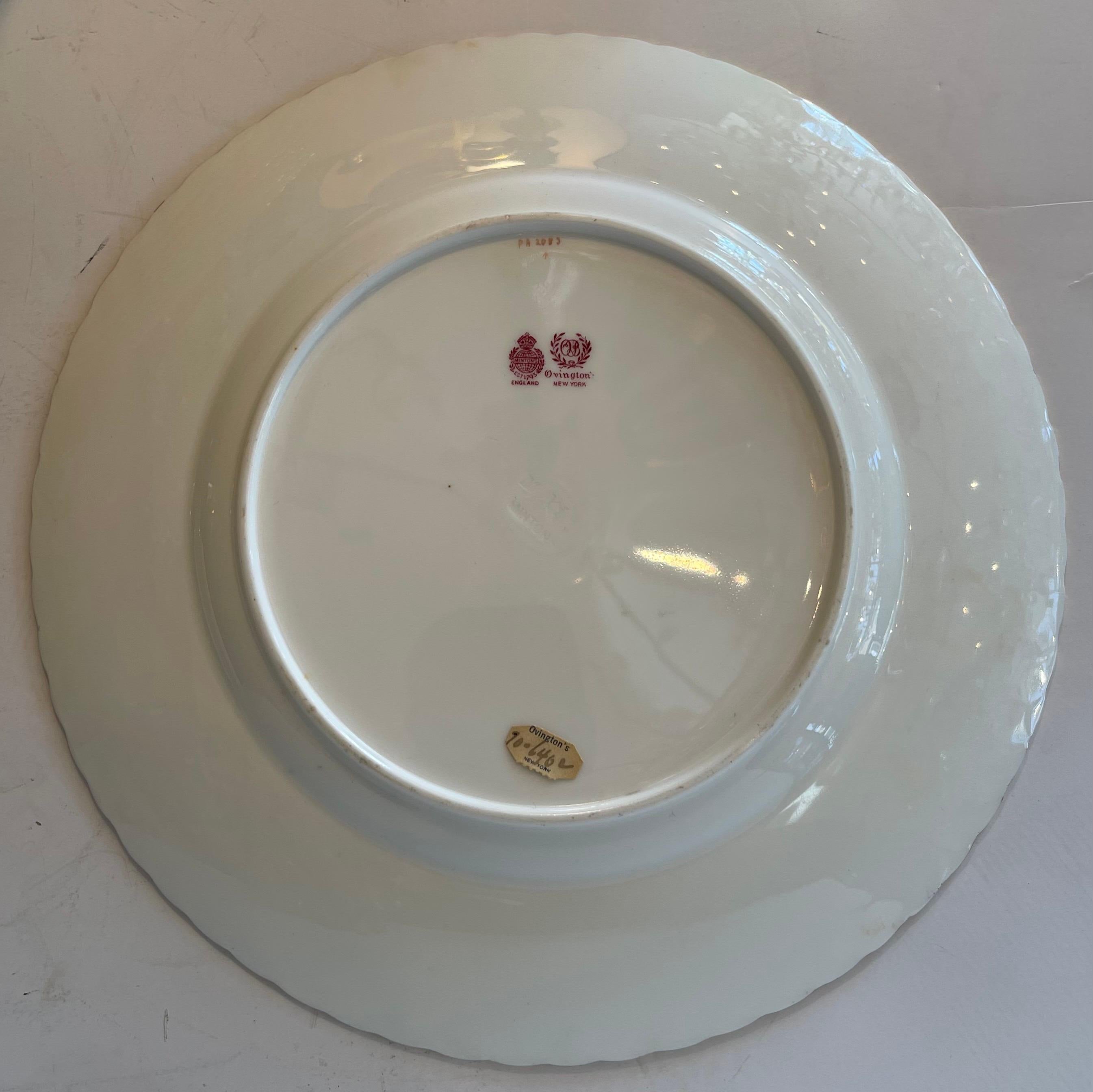 Wonderful Service 12 Minton Ovington's Raised Gold Hand Painted Dinner Plates  In Good Condition For Sale In Roslyn, NY