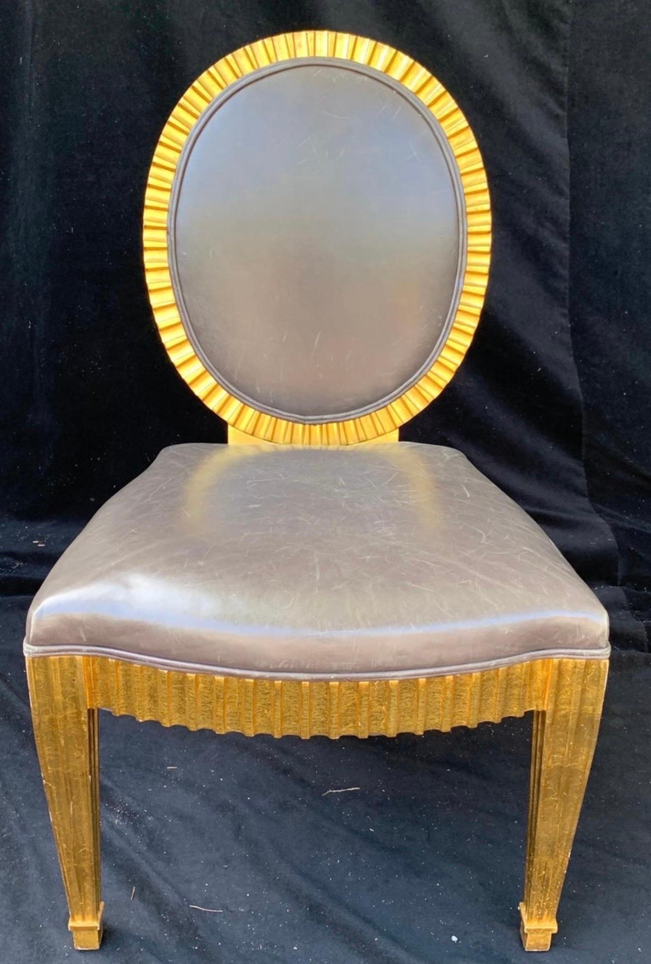 Doré Magnifique ensemble de 10 chaises Grand Soleil John Hutton Donghia en cuir gris et or doré