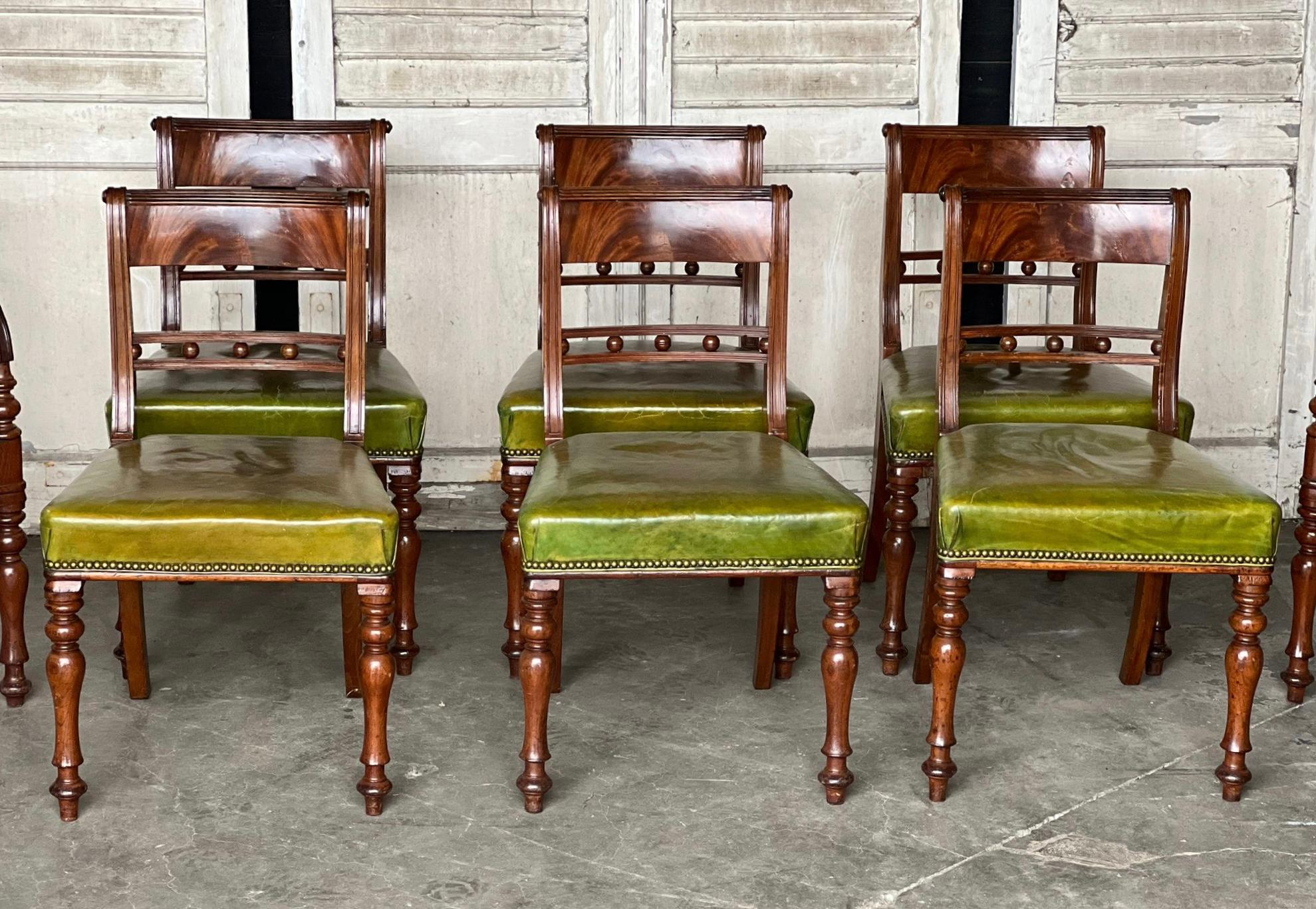 A magnificent set of 8 (6x2) Mahogany early 19th century dining chairs. The chairs are strong and sturdy and have lovely leather seats which have a nice patina. In overall excellent original condition for the home.
Measures: Arms:
Height 81