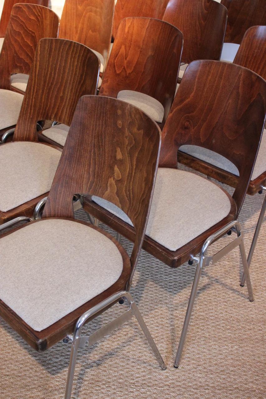 A very stylish and comfortable set of 12 chrome wood and dining chairs of great design. The seats having been reupholstered in a neutral fabric, mid-20th century.
Measures: 47cm high (Floor to seat).