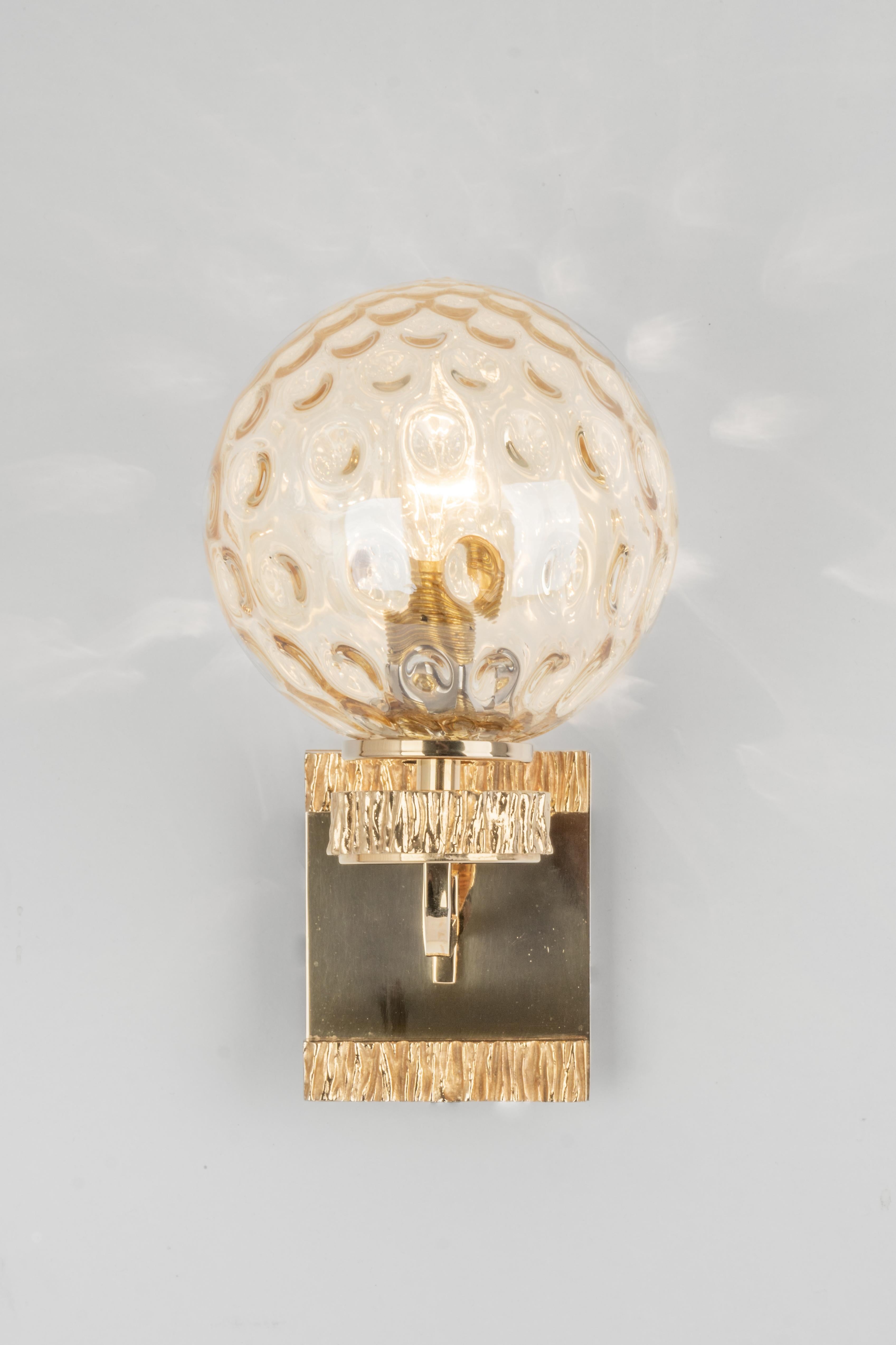 Fine XX secolo 1 di 3 set di lampade in vetro e ottone in stile Palwa, Germania, anni '70 in vendita