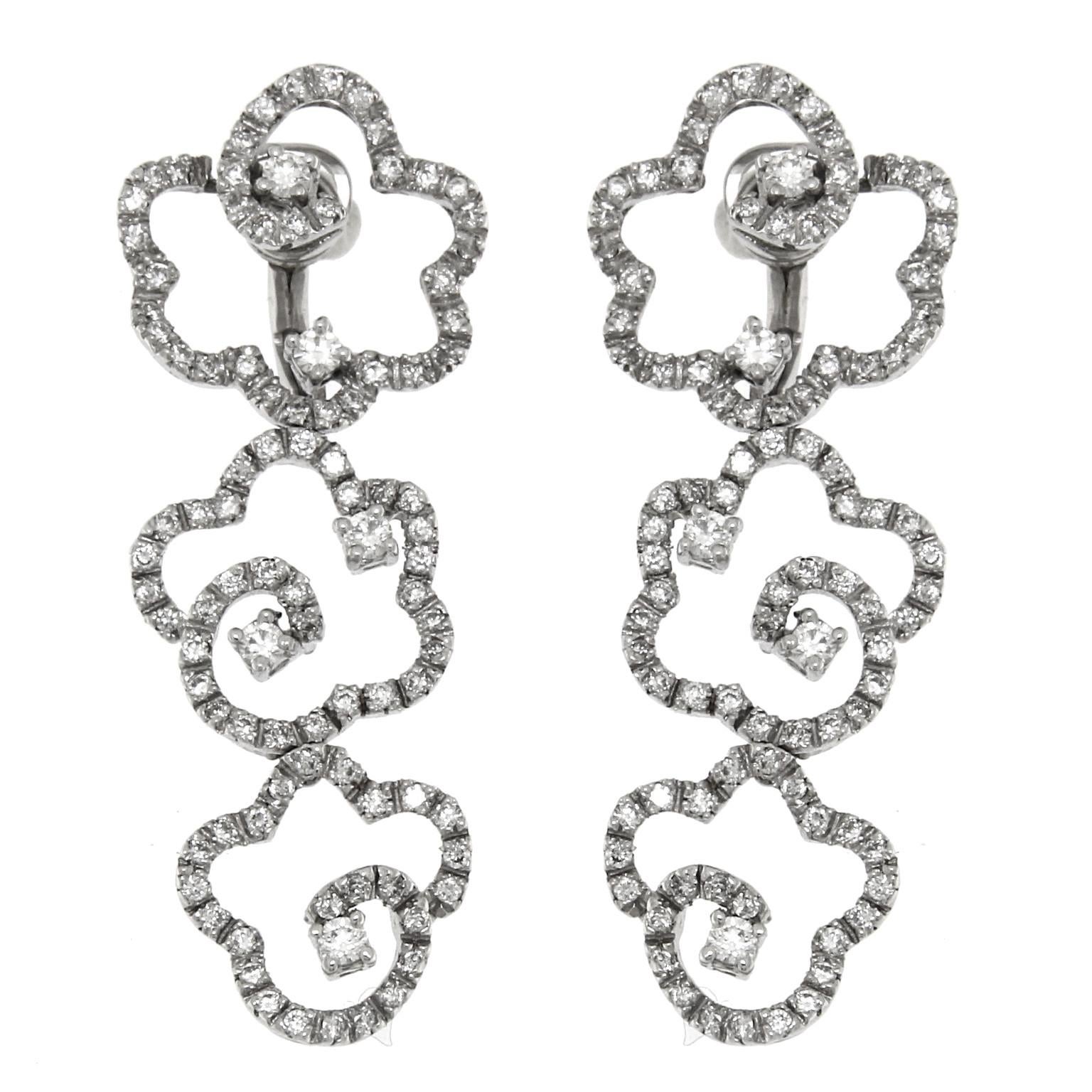 Merveilleux ensemble de collier, bracelet et boucles d'oreilles en diamants blancs de la collection Bandhu en vente 5