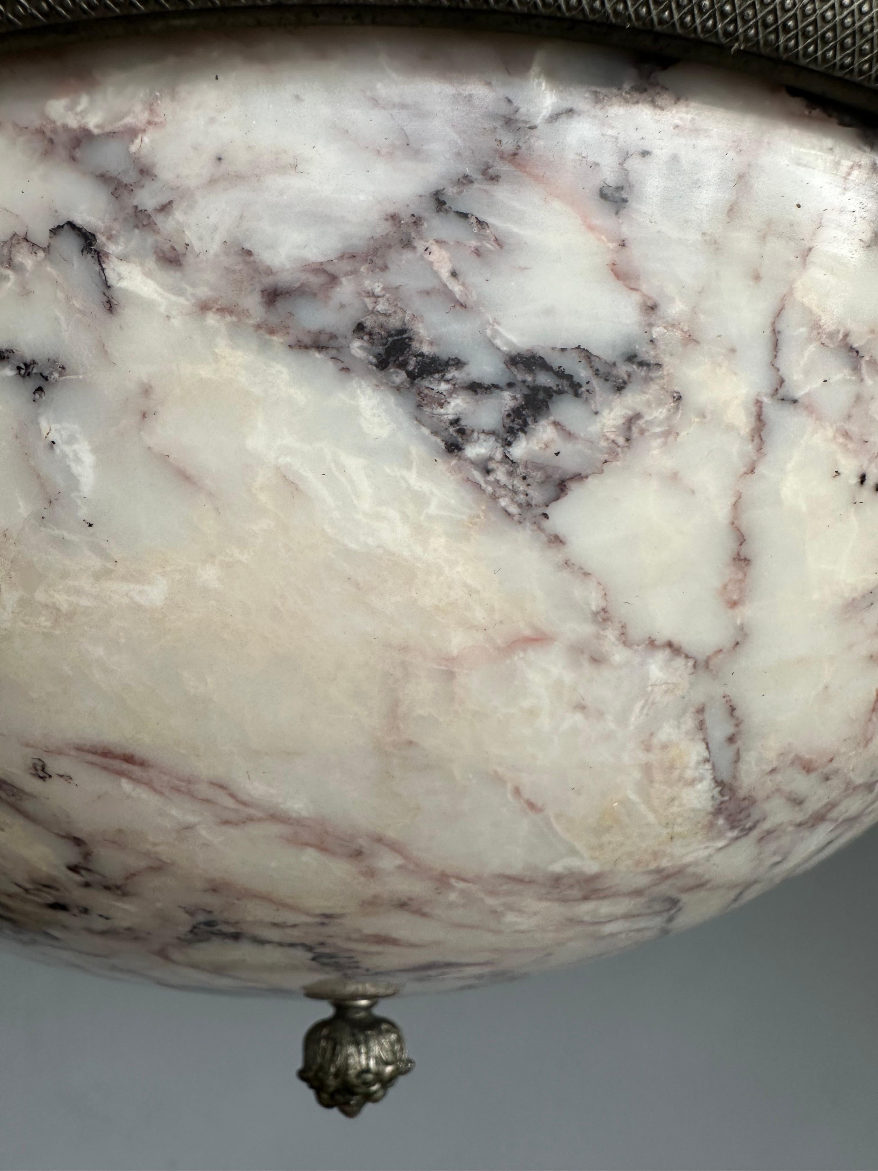 Maravillosa Forma y Colorido Vetas Orgánicas Mármol y Bronce Galería Lámpara Colgante en venta 13