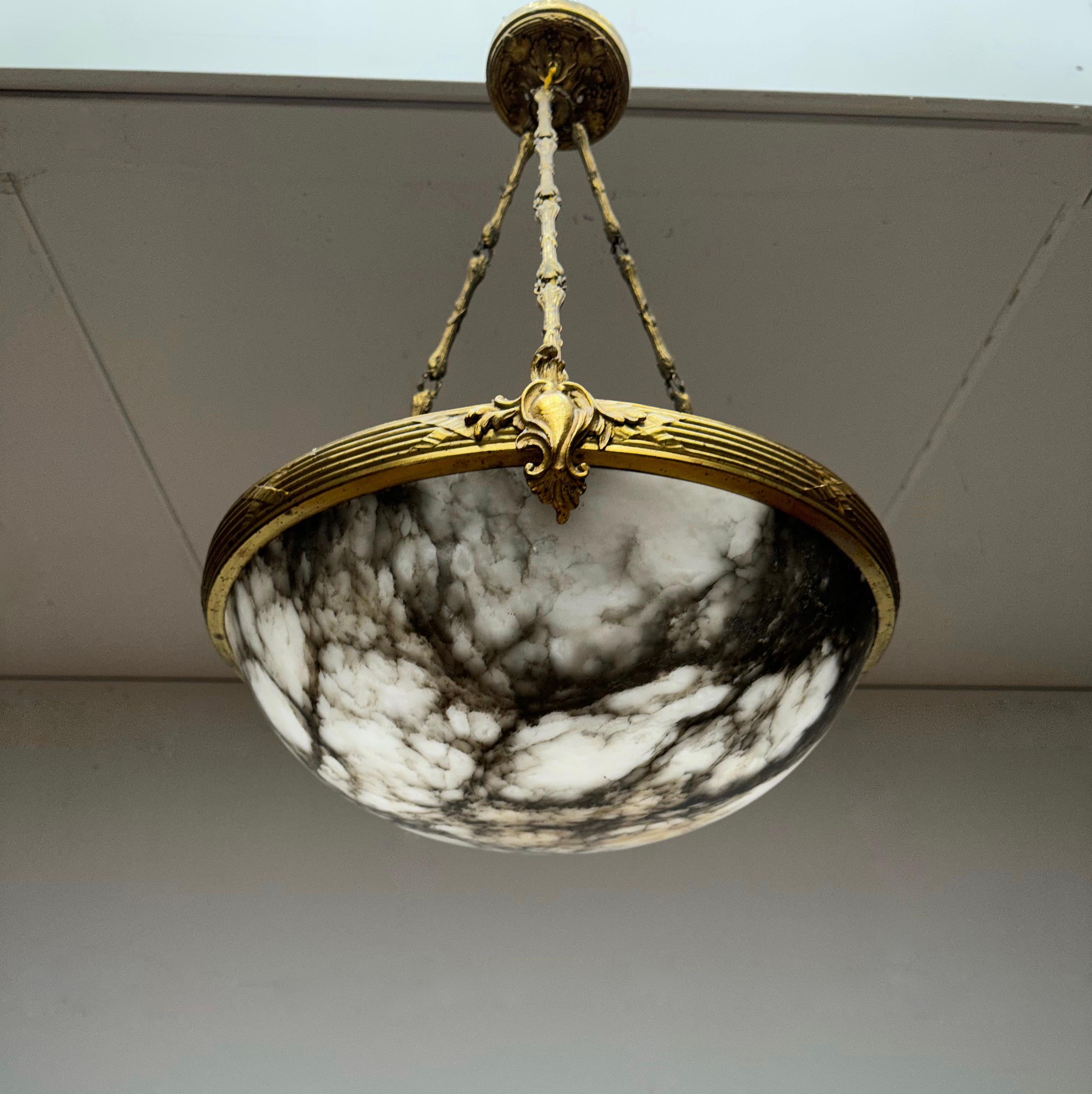 Wonderful Shape White and Black Veins Mint Alabaster & Gilt Brass Pendant Light In Good Condition In Lisse, NL