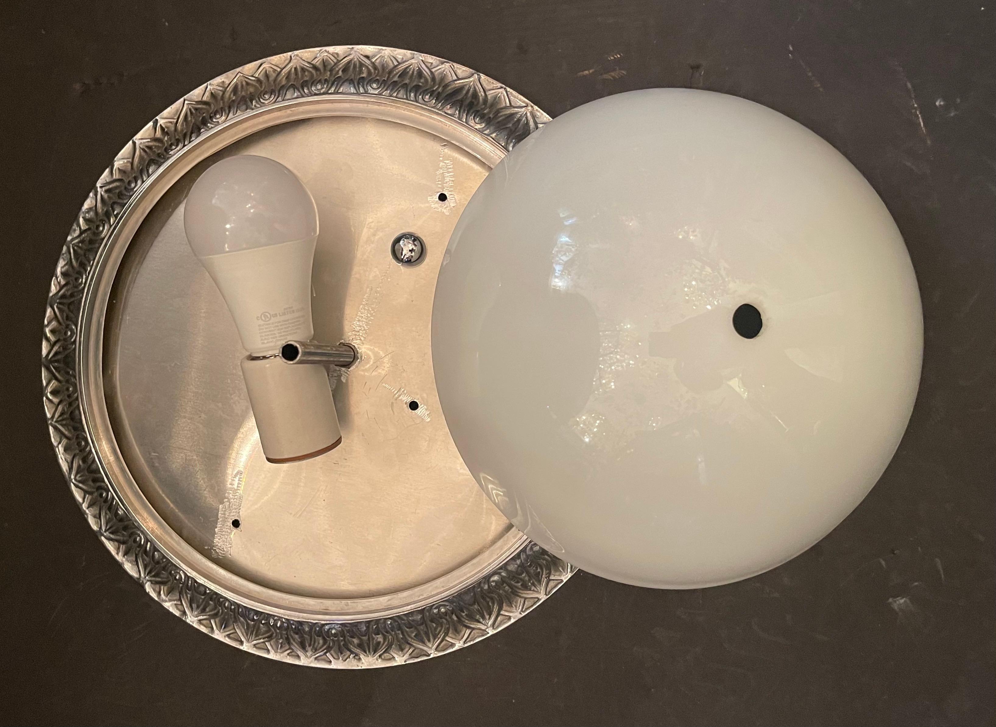 Français Merveilleux luminaire encastré à dôme en verre en nickel poli de Sherle Wagner (France) en vente
