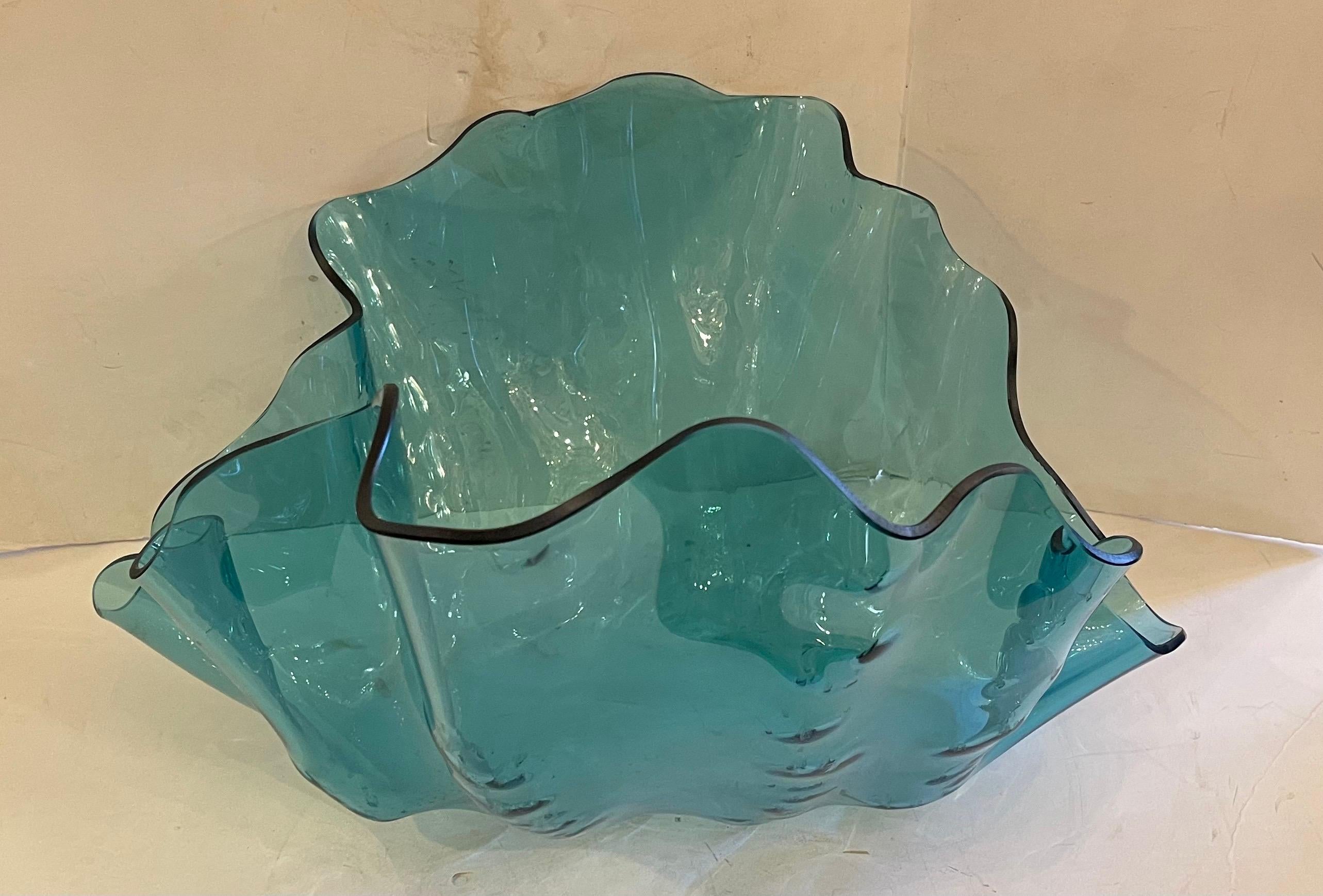 Américain Magnifique centre de table en verre soufflé bleu turquise signé Annieglass en vente