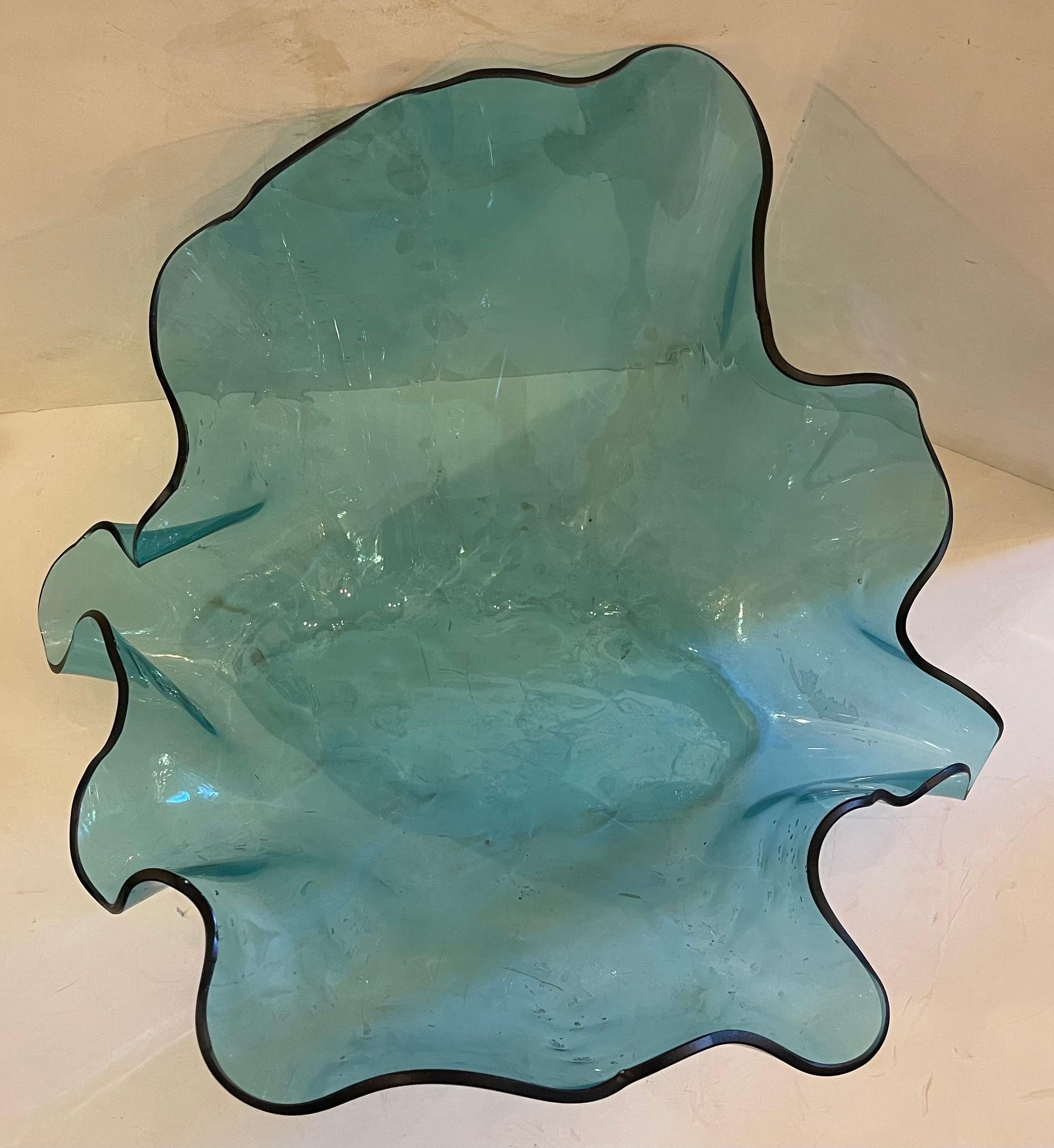 Magnifique centre de table en verre soufflé bleu turquise signé Annieglass Bon état - En vente à Roslyn, NY