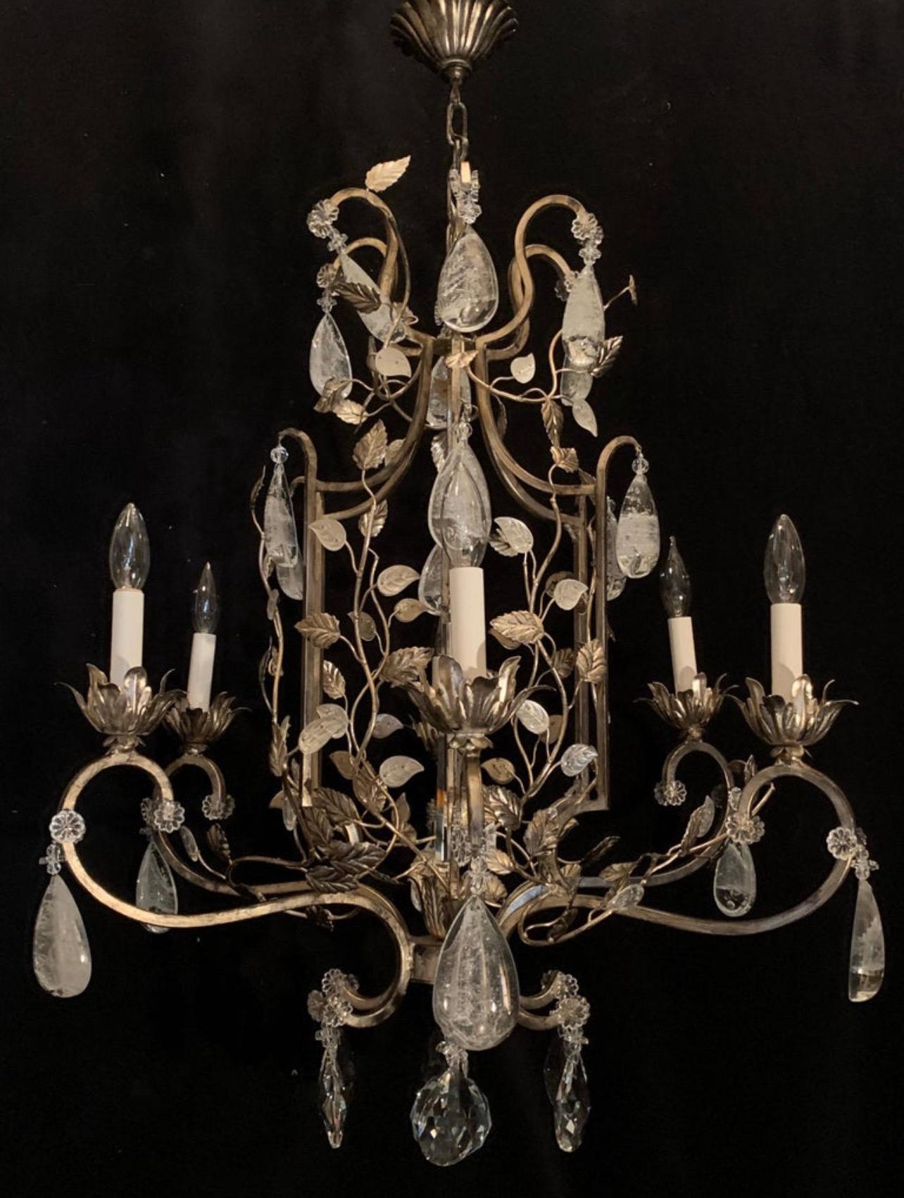 Wunderbar Silber vergoldet Baguès Stil Französisch Louis XVI Bergkristall Blatt Kronleuchter (20. Jahrhundert) im Angebot