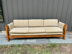 El maravilloso sofá «Sling» de Jules Heumann para Metropolitan Furniture, en roble