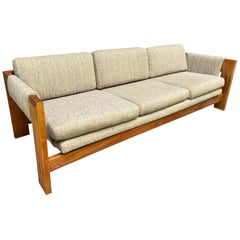 El maravilloso sofá «Sling» de Jules Heumann para Metropolitan Furniture, en roble