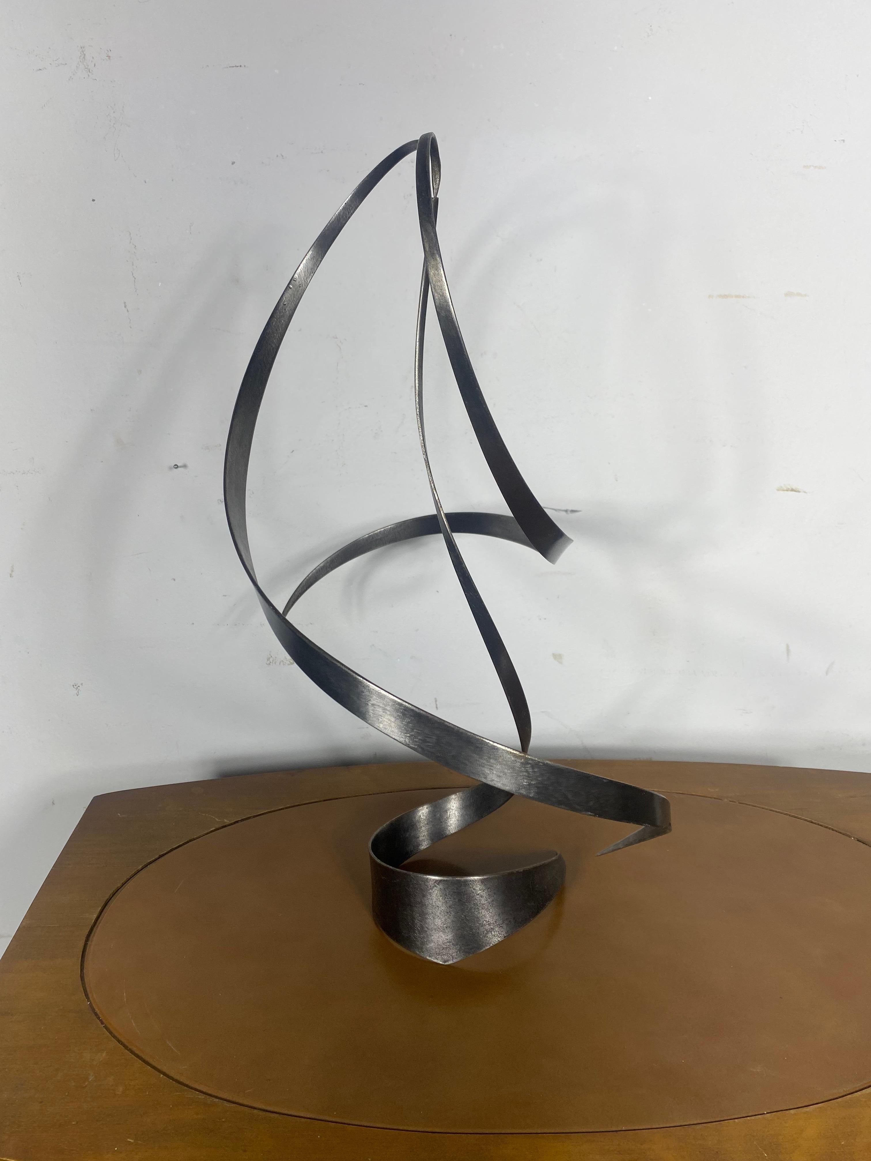 Wonderful Spiral Steel Kinetic Stabile / Mobile Sculpture by Sam Ogden constructed of two pieces of hammered , sculpted steel, top piece balances. (PLEASE CHECK VIDEO),

Ogden was born in Elizabeth, NJ, then moved to Vermont as a child. He returned