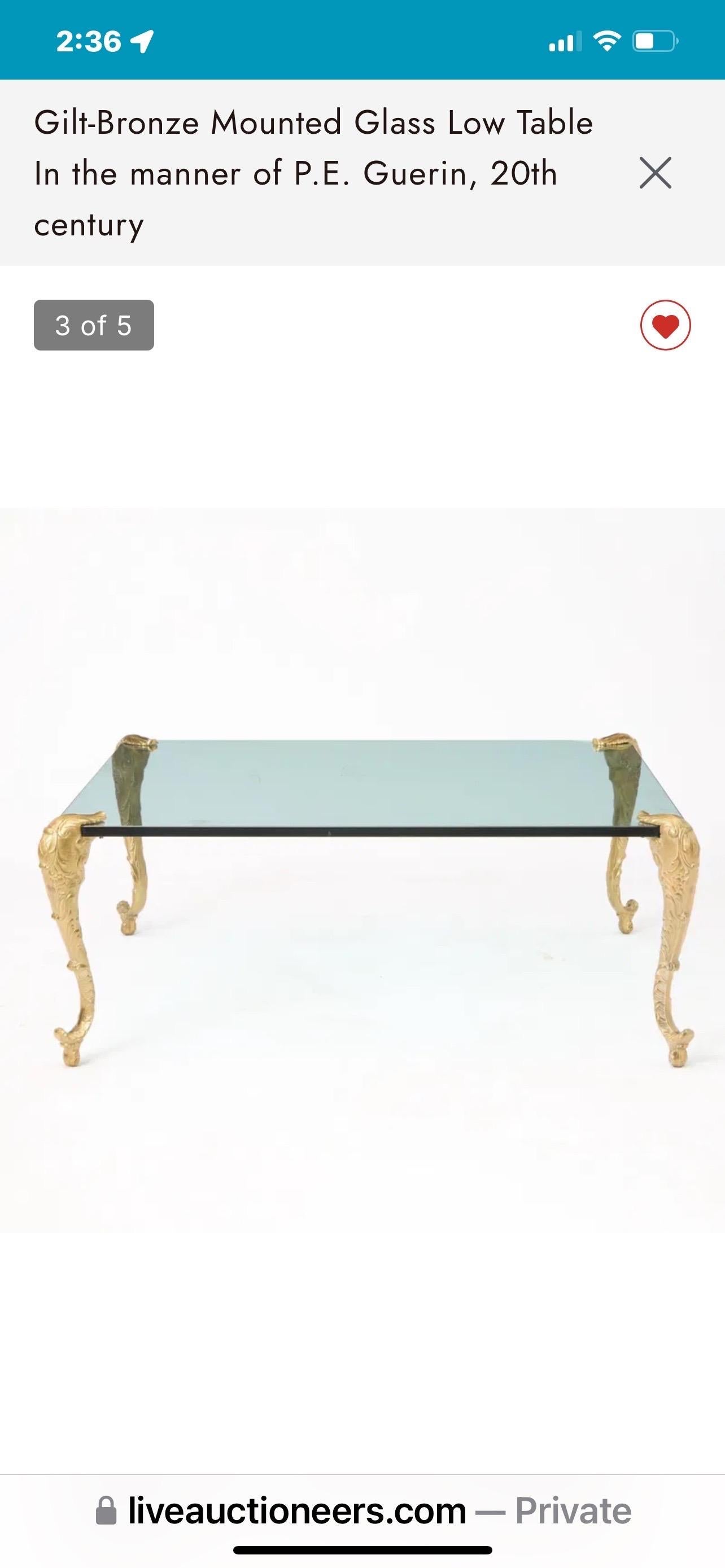 Maravillosa Mesa Cocktail Cuadrada de Café Montada en Vidrio Dorado-Bronce P.E. Guerin siglo XX en venta
