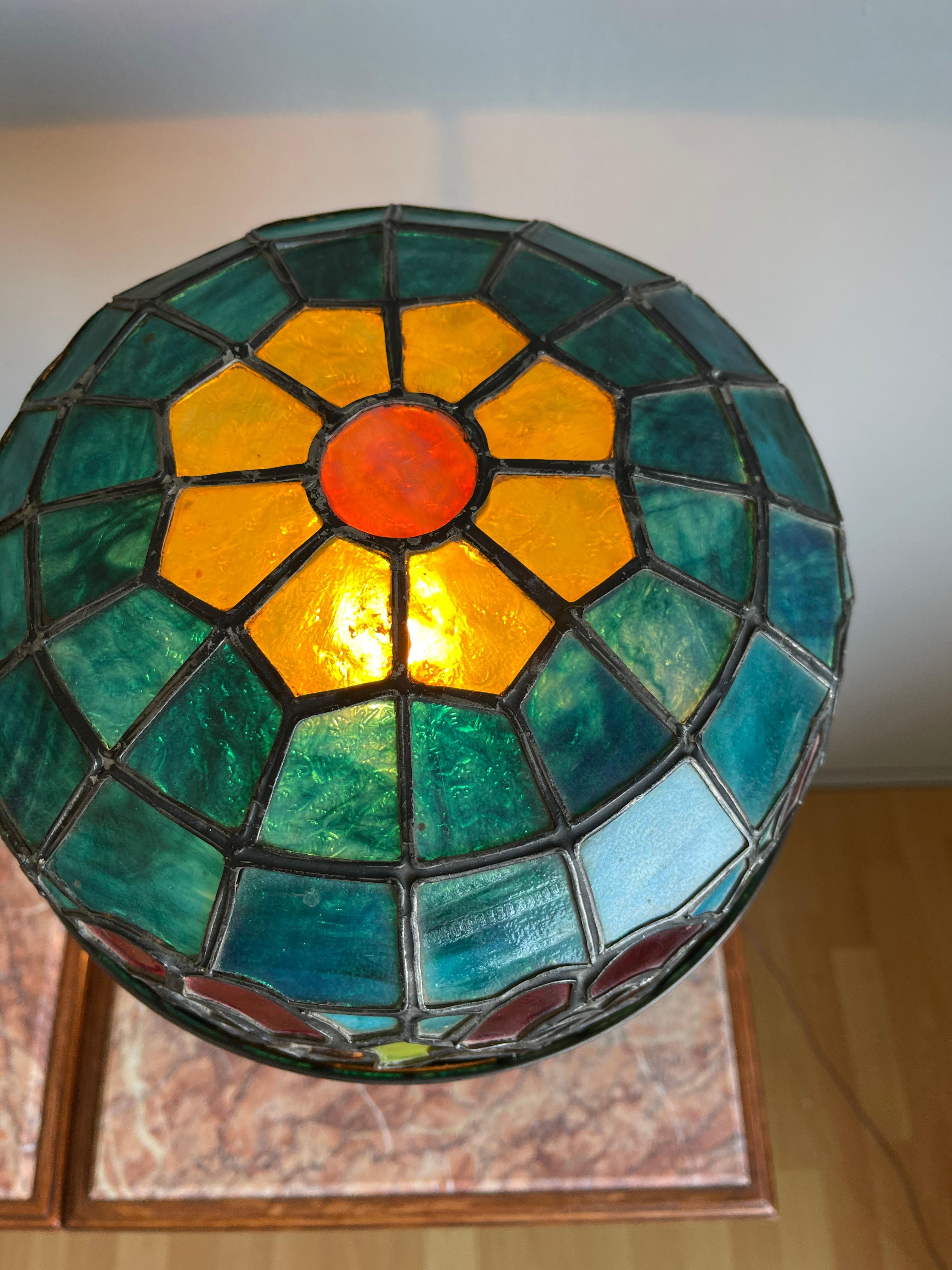 Wonderful Stain Leaded Art Deco Glass Table Lamp Geometric Design & Great Colors In Good Condition In Lisse, NL
