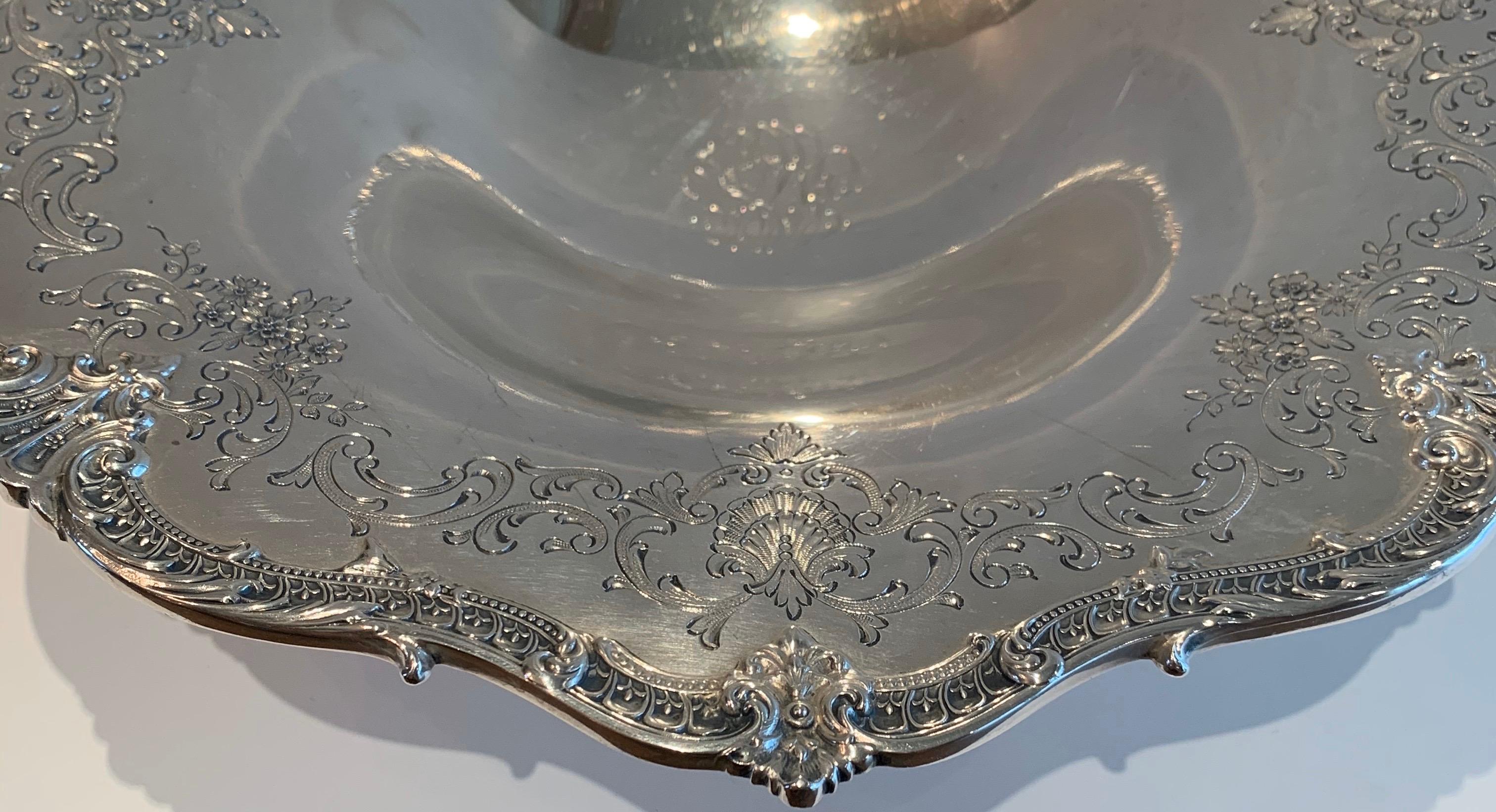 Wonderful Sterling Silver Flower Pedestal Bowl Platter Centerpiece Very Fine In Good Condition For Sale In Roslyn, NY