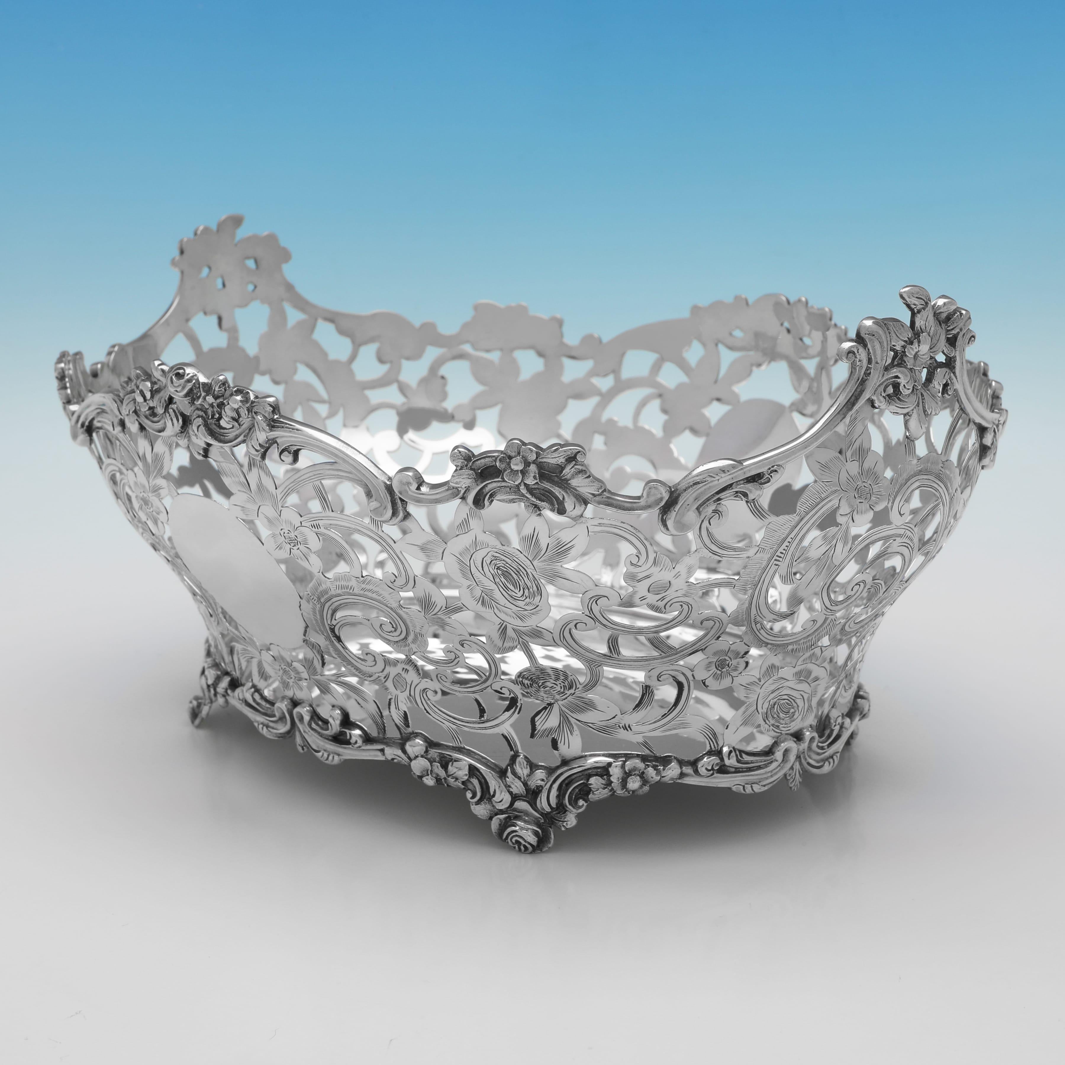 Maravilloso lote de 5 platos antiguos de plata de ley - fabricados en Londres 1898 -1901 Victoriano en venta