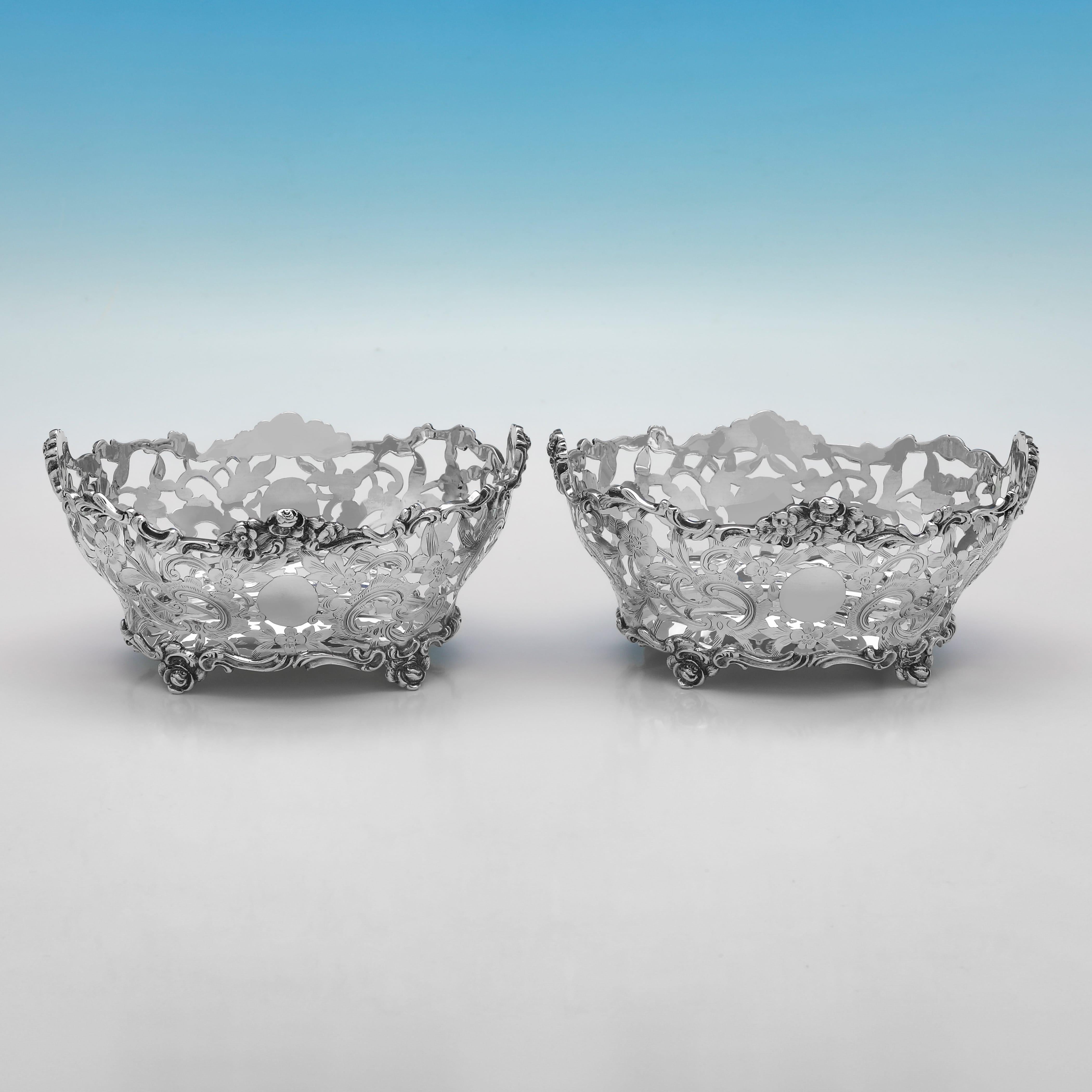 Maravilloso lote de 5 platos antiguos de plata de ley - fabricados en Londres 1898 -1901 en Bueno estado para la venta en London, London