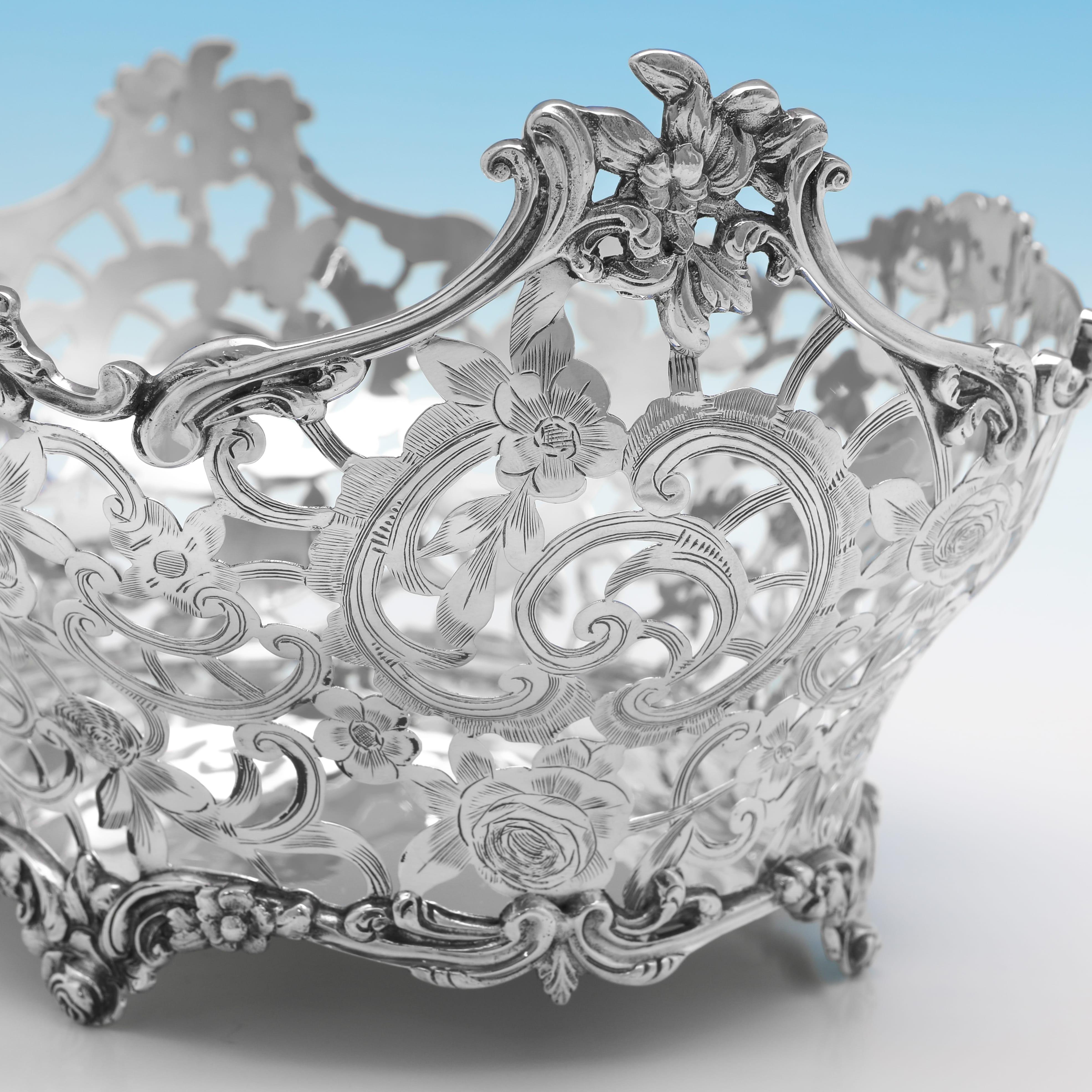 Maravilloso lote de 5 platos antiguos de plata de ley - fabricados en Londres 1898 -1901 Plata esterlina en venta