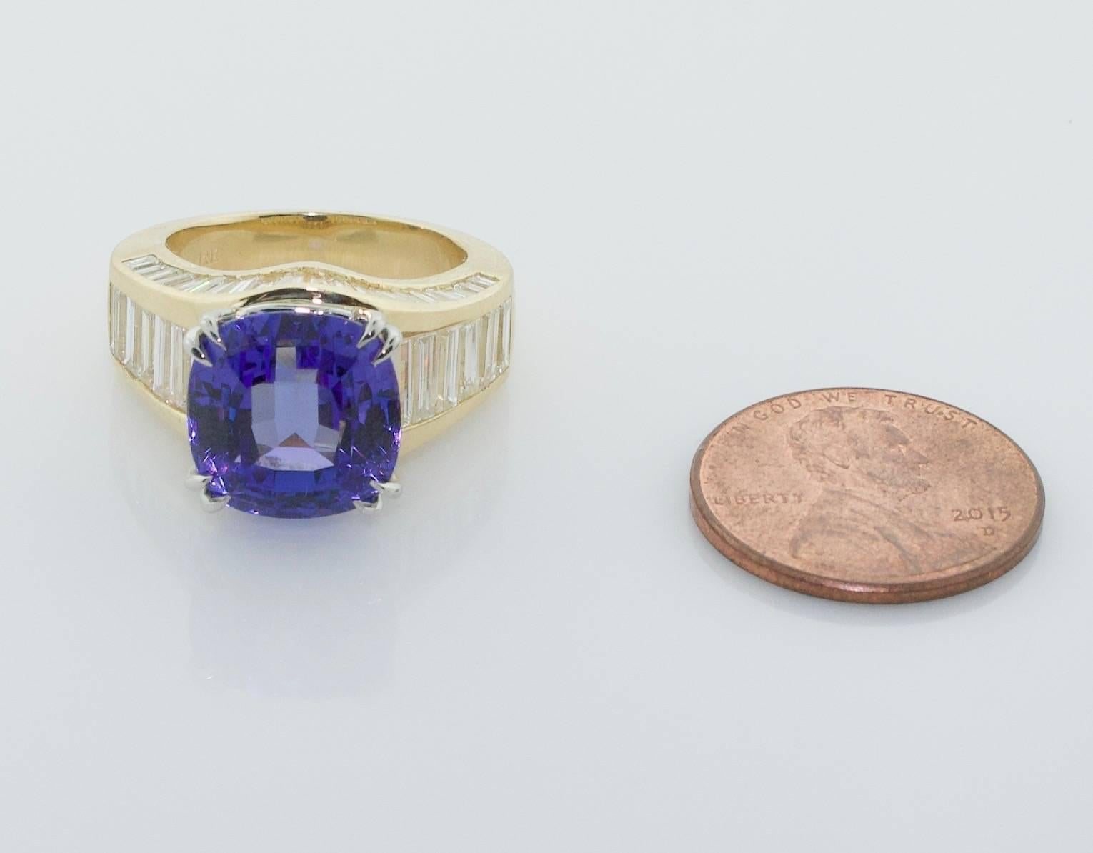 Cushion Cut Wonderful Tanzanite and Diamond Ring in 18 Karat Yellow Gold For Sale