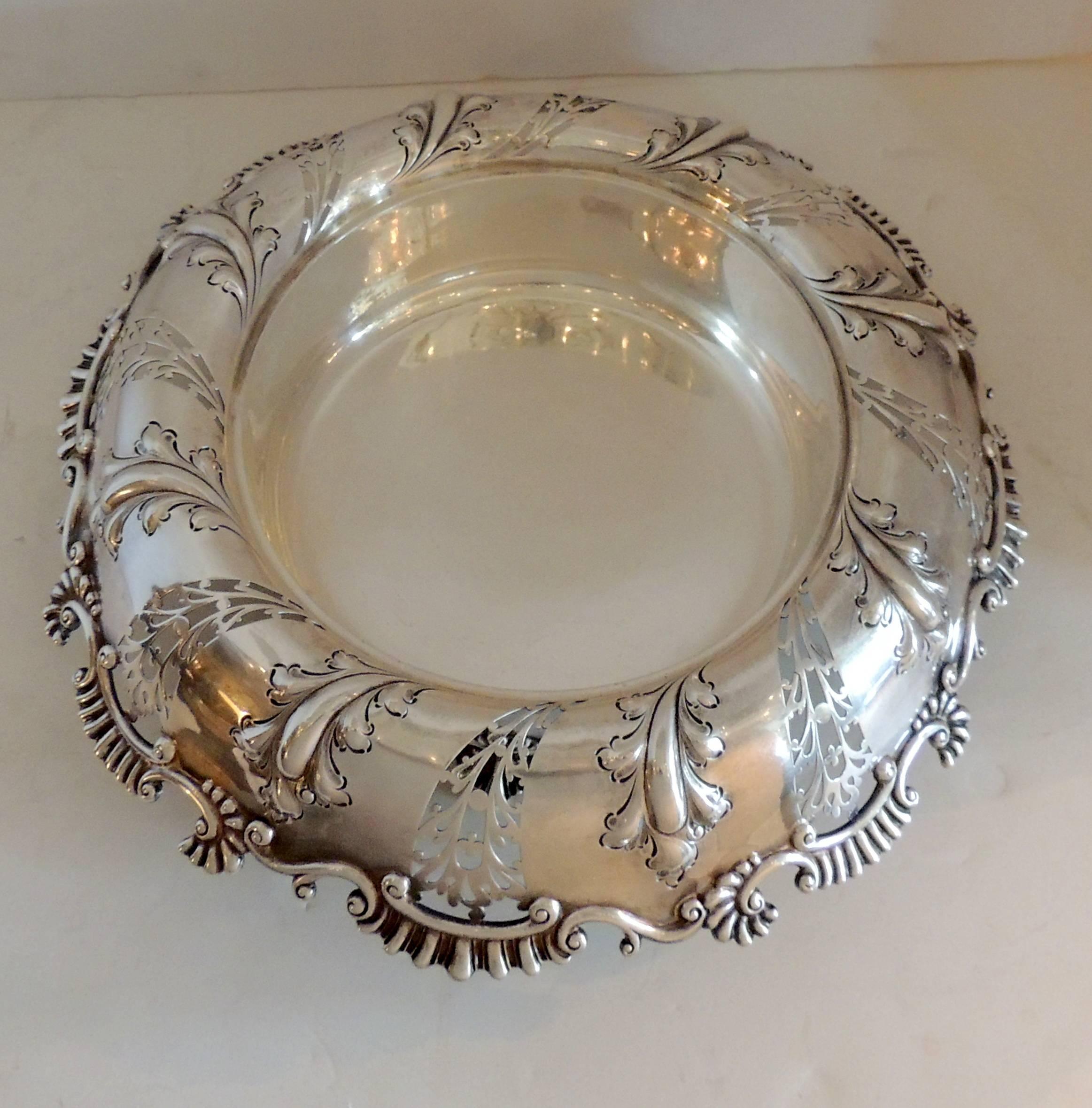 Maravilloso cuenco con pie perforado Theodore B. Star de plata de ley Belle Époque en venta