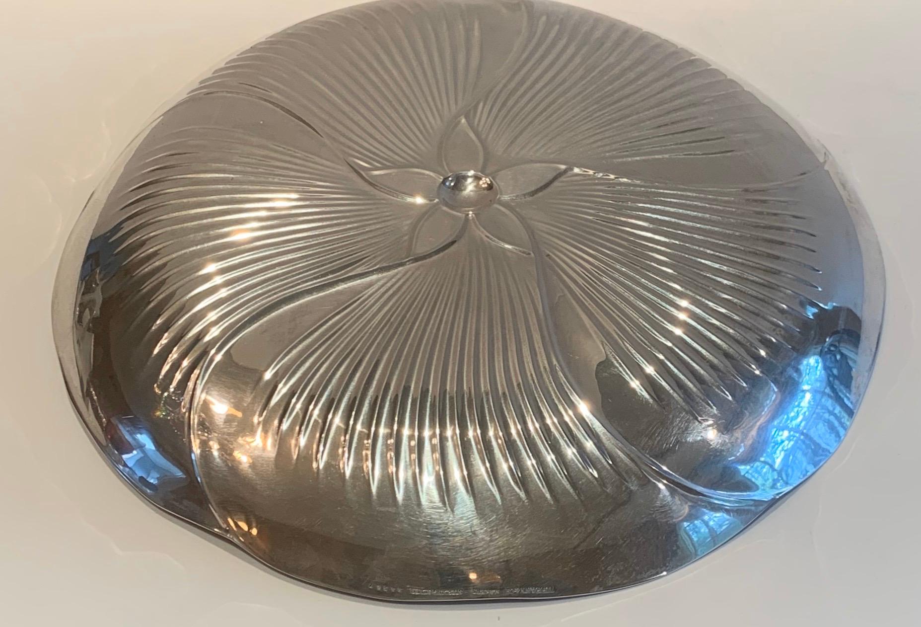 Wonderful Tiffany Sterling Silver Flower Swirl Bowl Platter Centerpiece Plate In Good Condition In Roslyn, NY