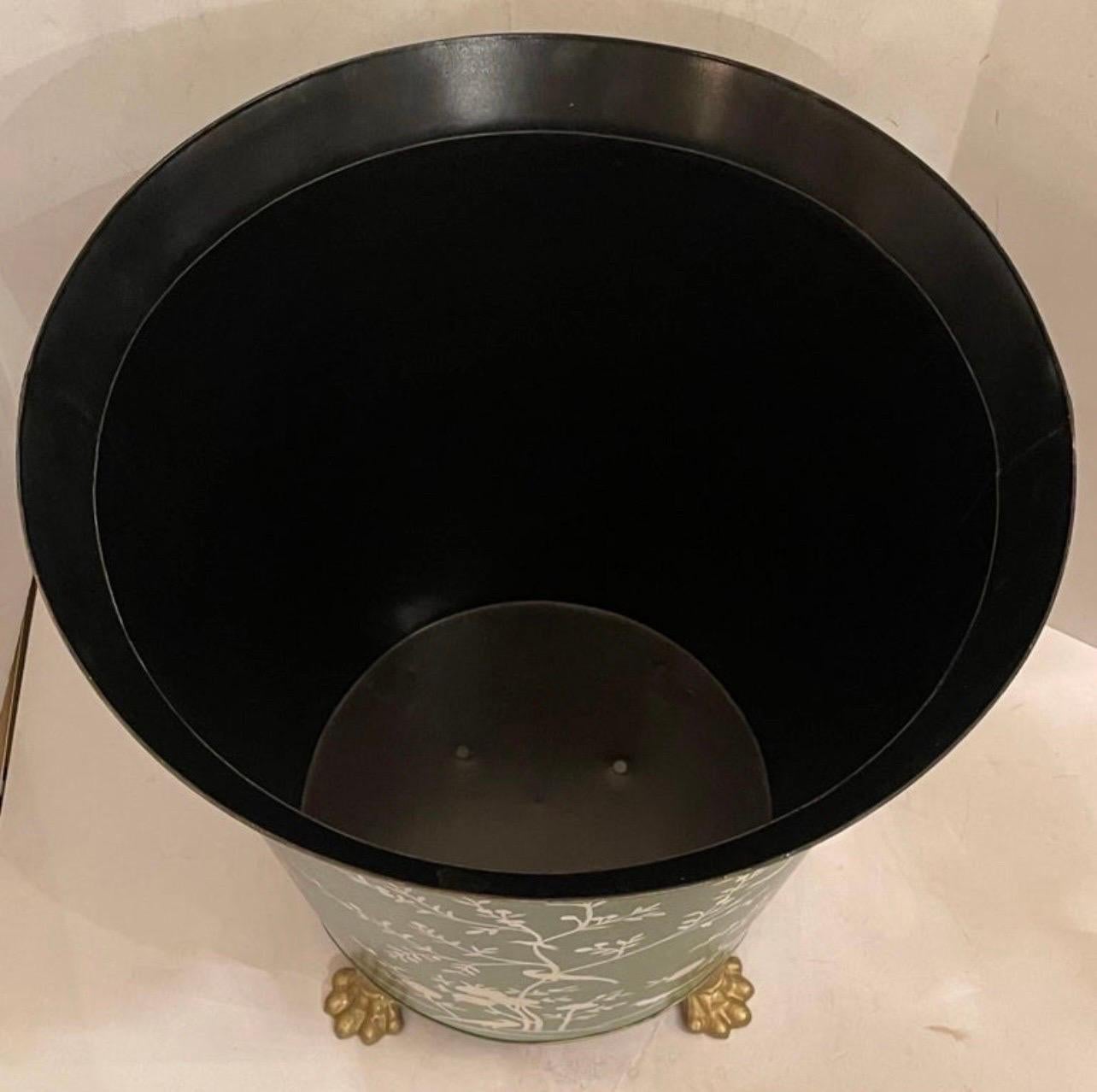 Wonderful Tole Hand Painted Chinoiserie Green Large Planter Raised On Paw Feet In Good Condition For Sale In Roslyn, NY