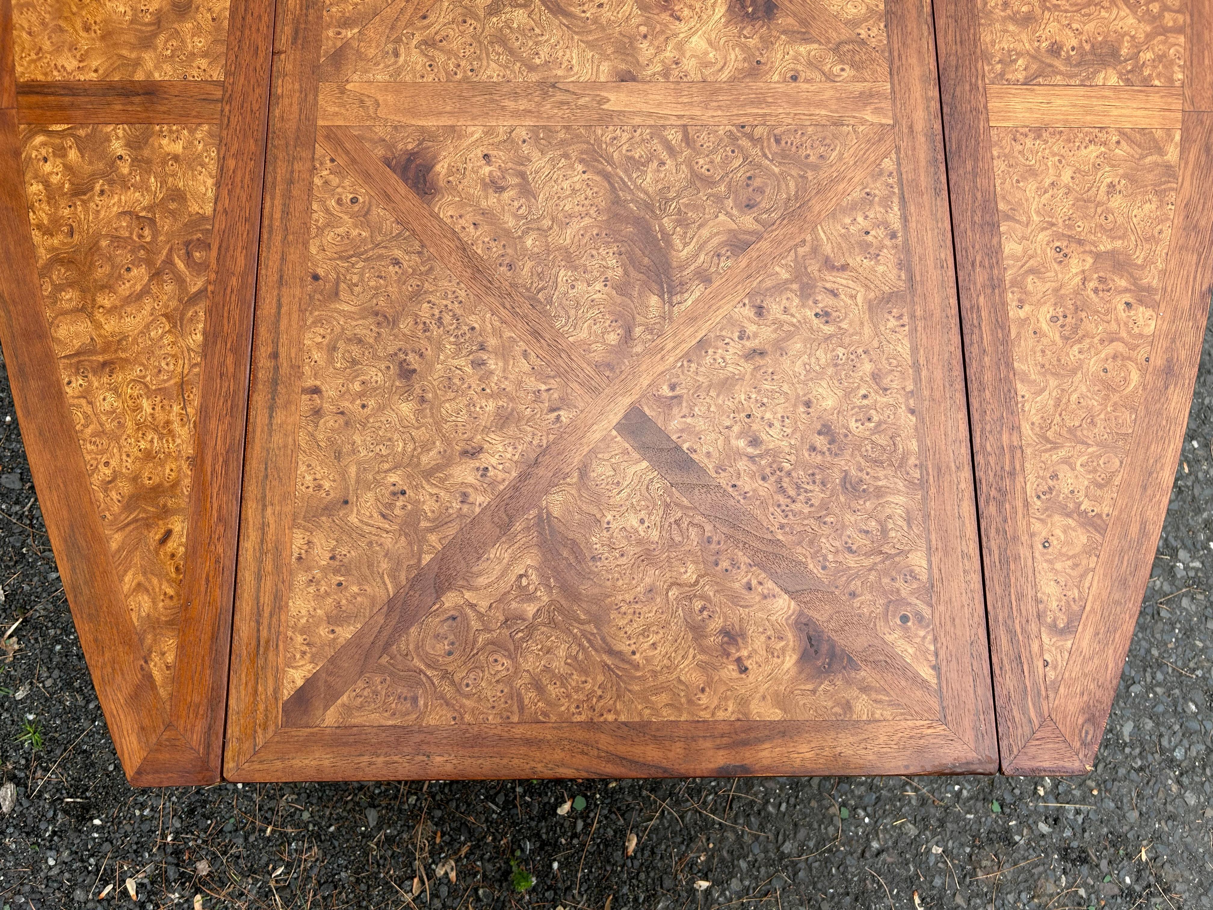 Merveilleuse table basse Tomlinson en broussin de style sophistiqué mi-siècle Bon état - En vente à Pemberton, NJ