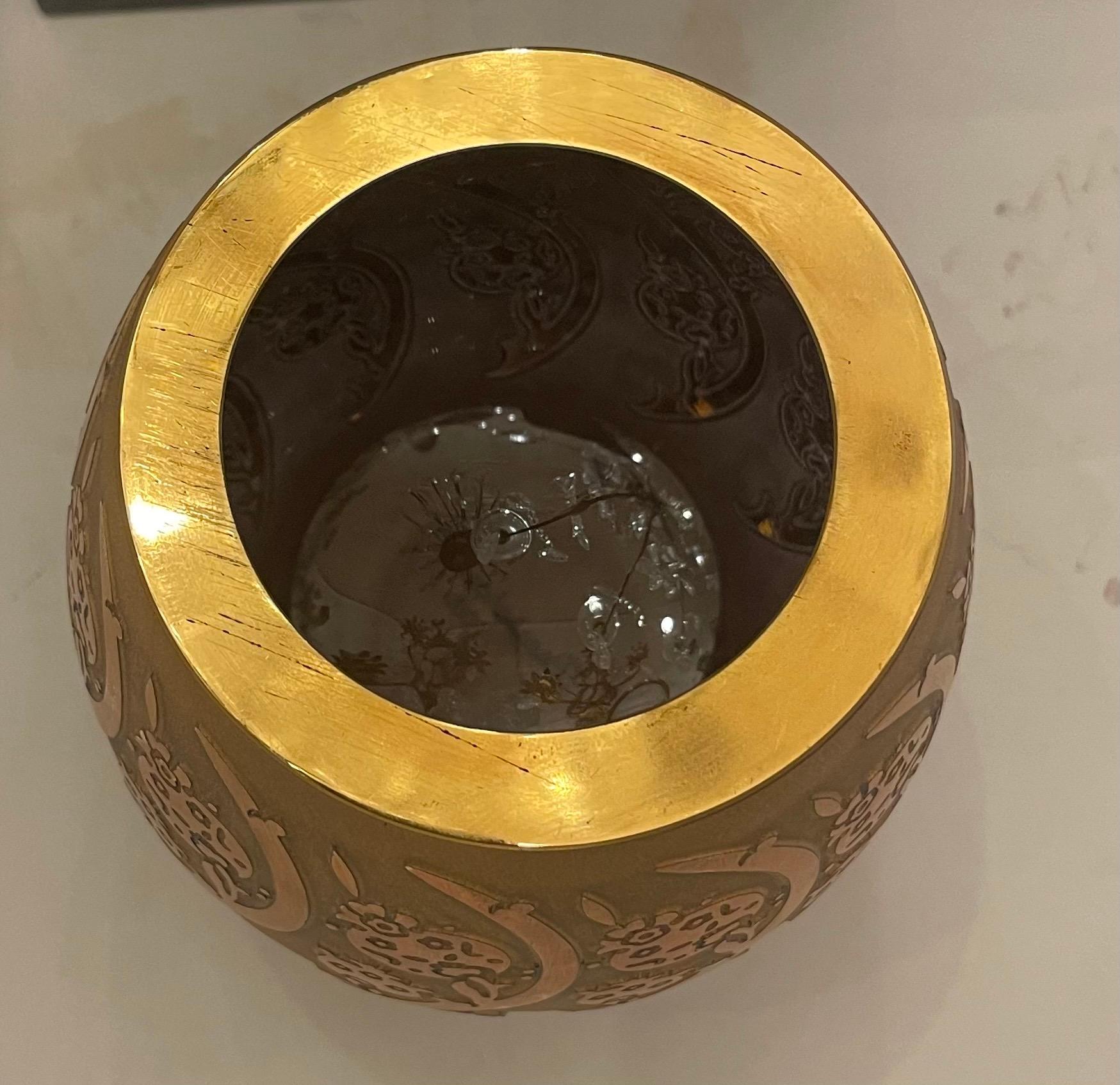 Wonderful Turkish Gold Art Glass Vase Pasabahce Magazalari Butik Original Box In Good Condition For Sale In Roslyn, NY