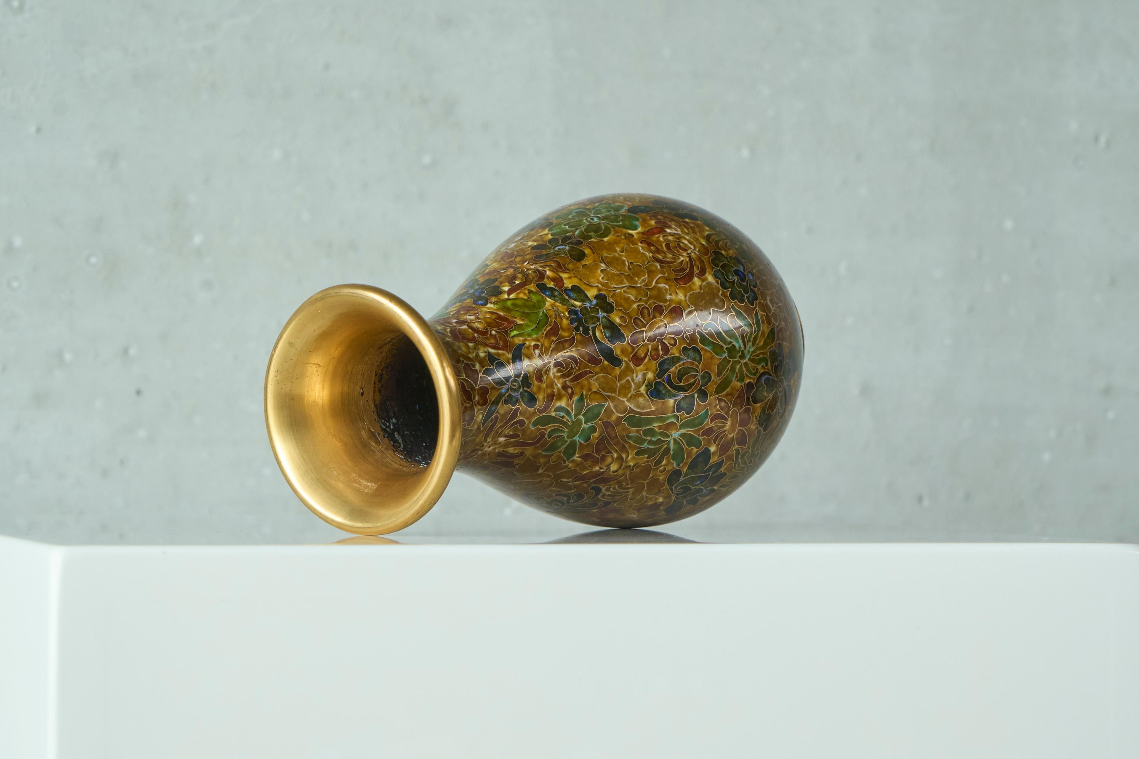 Merveilleux vase en cloisonné Début du 20e siècle en vente 3