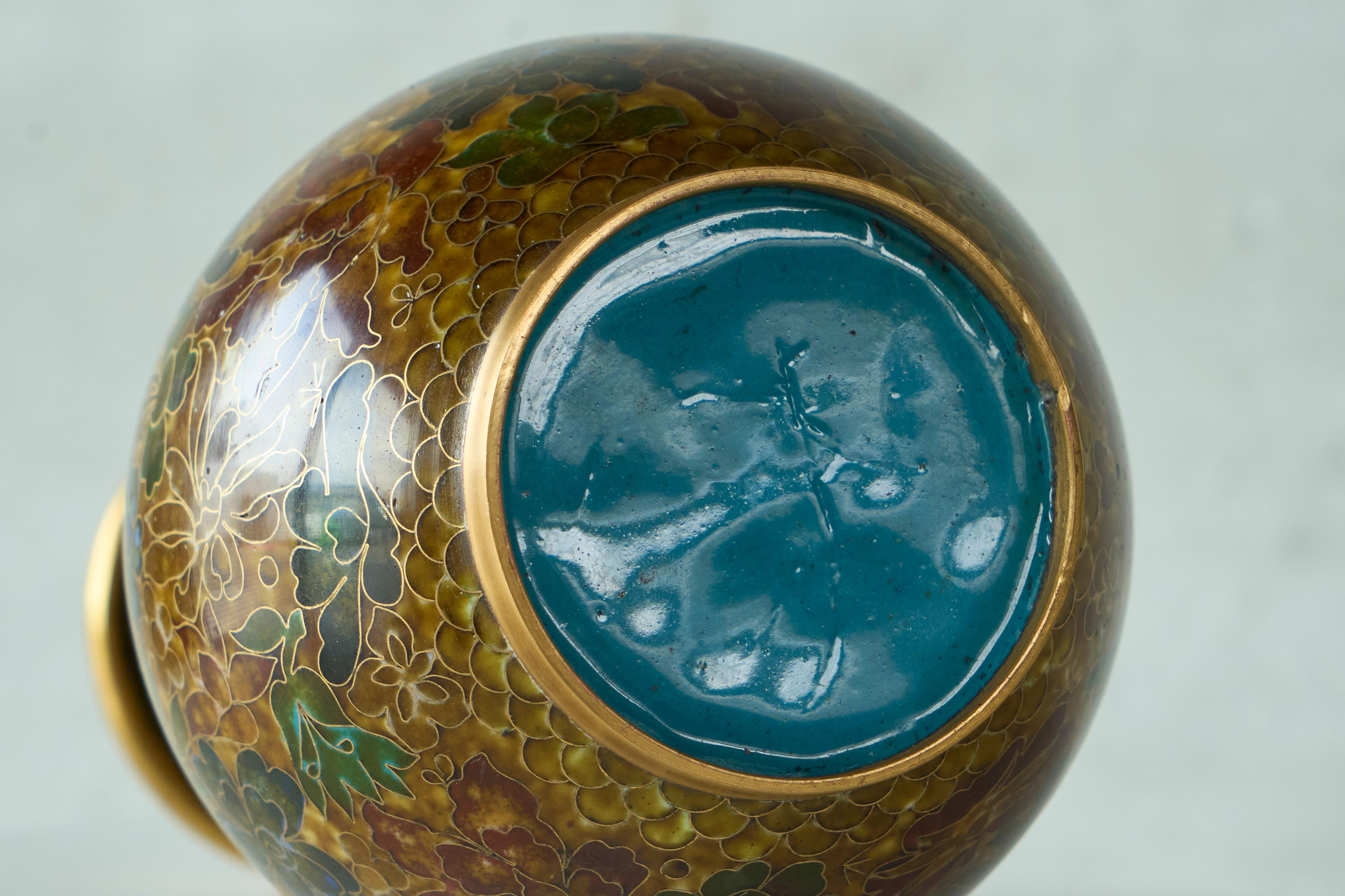 Merveilleux vase en cloisonné Début du 20e siècle en vente 4