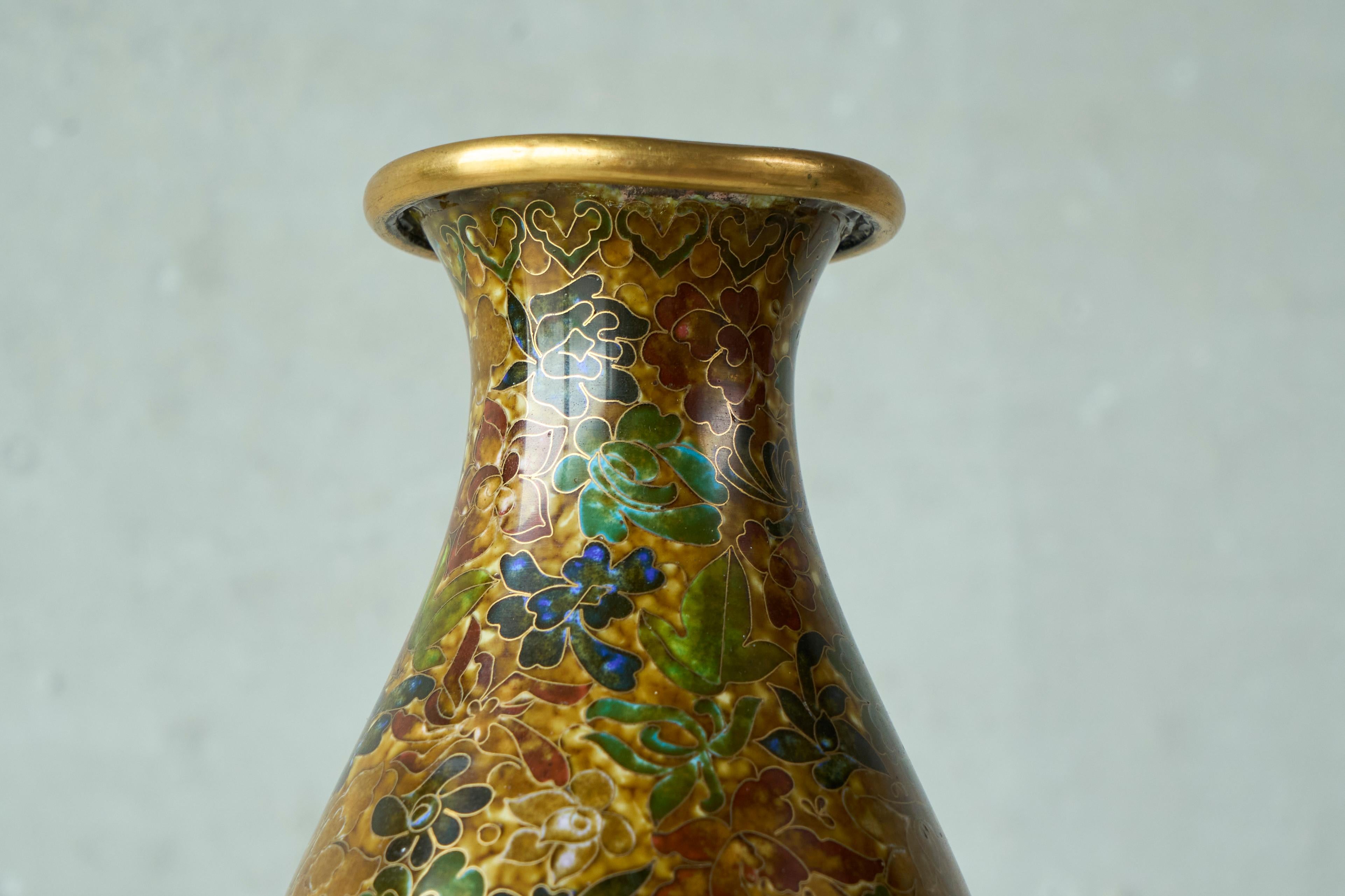 Laiton Merveilleux vase en cloisonné Début du 20e siècle en vente