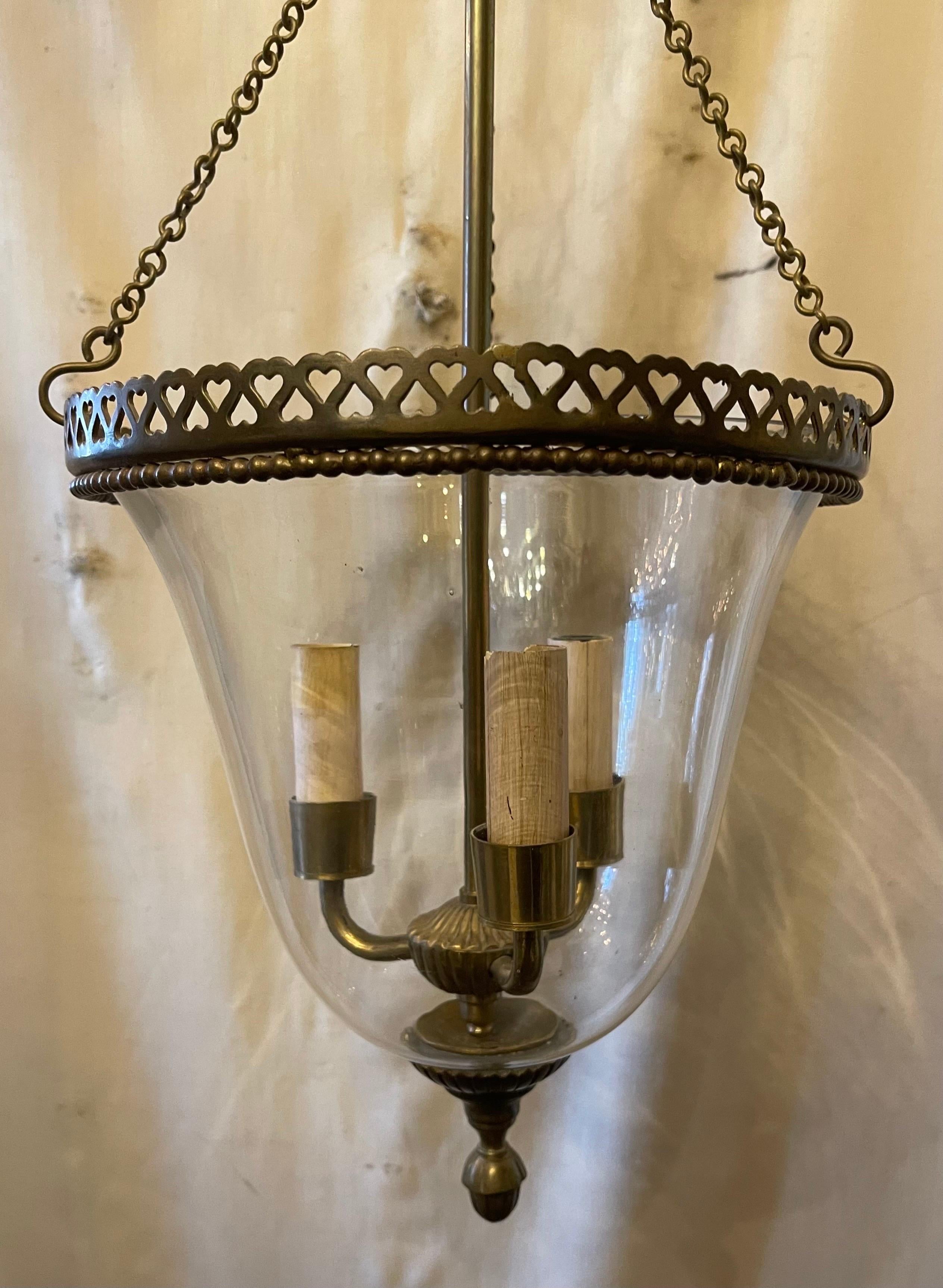 Bronze Merveilleuse lanterne néoclassique Vaughan en verre et bronze en forme de cloche en vente