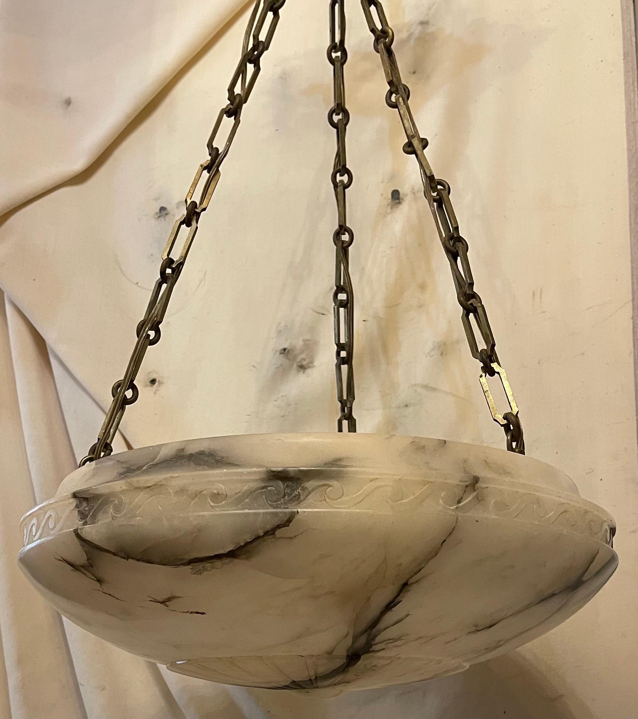 Maravillosa lámpara de araña Vaughan Marble Alabaster Bronze Bowl Art Deco Light Fixture siglo XX en venta