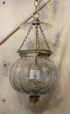 Meravigliosa lanterna a sospensione a 2 luci Vaughan Pumpkin Brass Glass Bell Jar