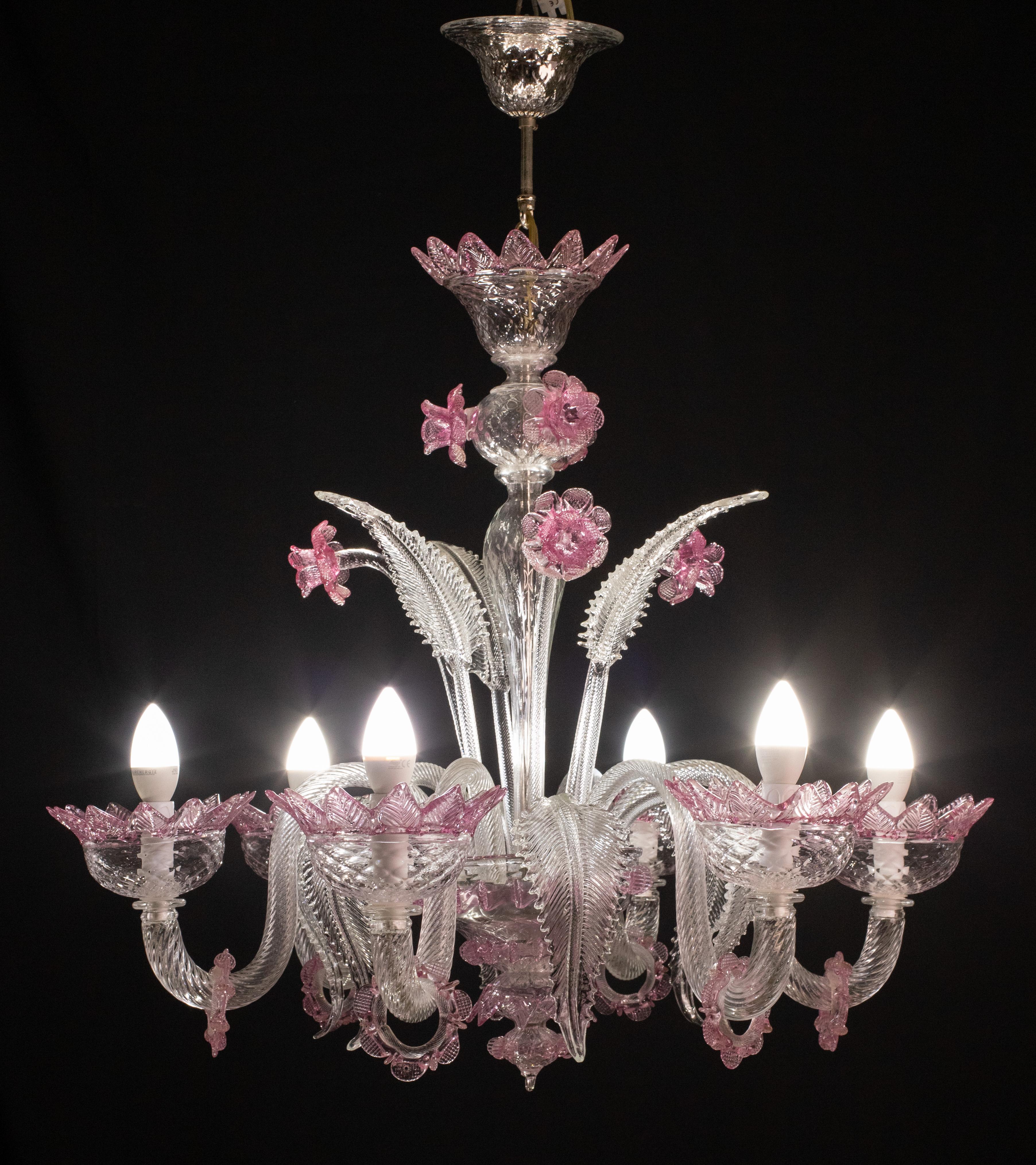 Wonderful Murano chandelier, typical classic Venetian.

The chandelier has 6 arms that mount 6 e14 light points, European standards, possible to rewire for Usa.

The fixture is full of leaves and flowers, 6 high leaves\flowers, 6 low leaves.

The