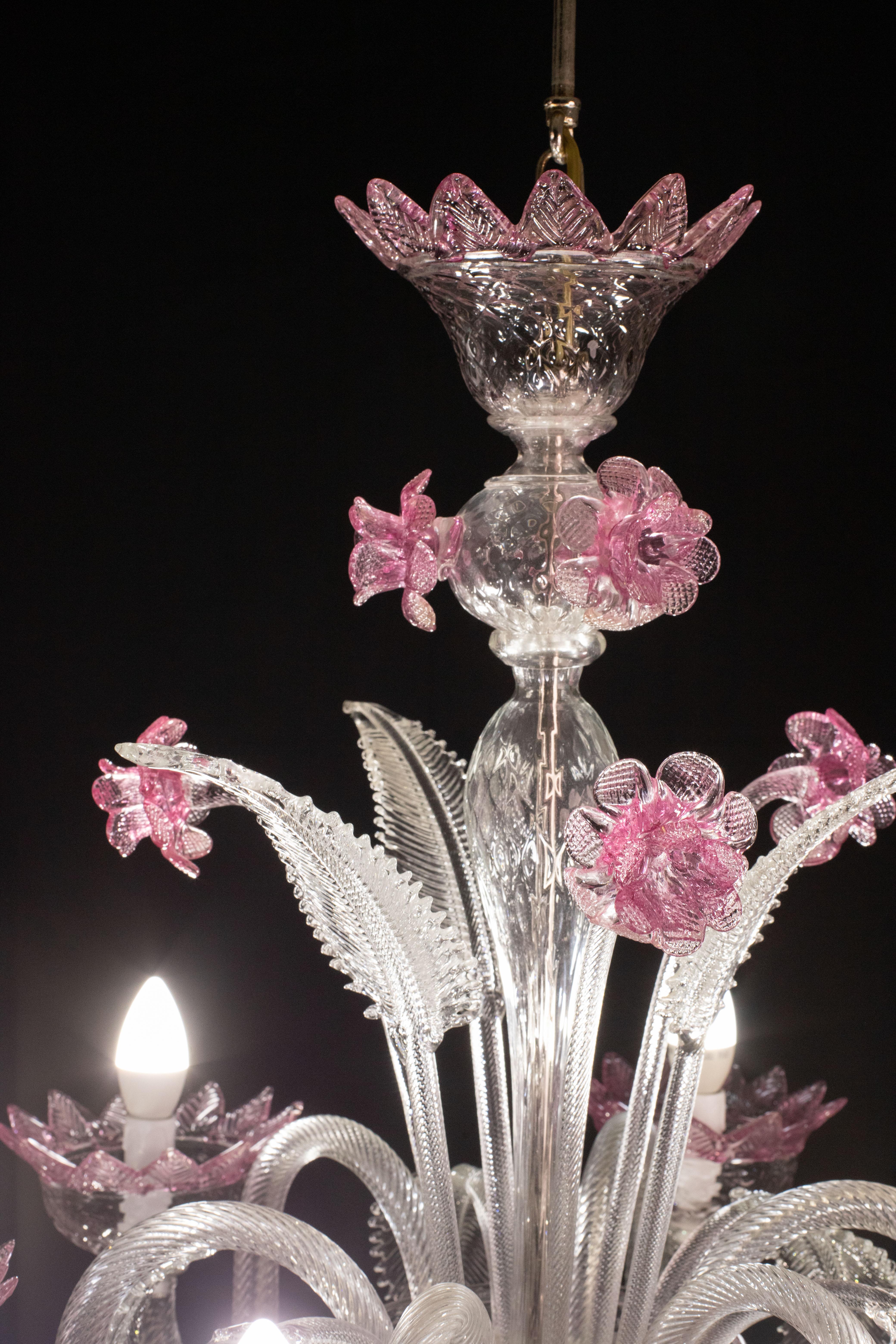 Wunderschöner venezianischer Kronleuchter, rosa Murano Glas im Zustand „Gut“ im Angebot in Roma, IT