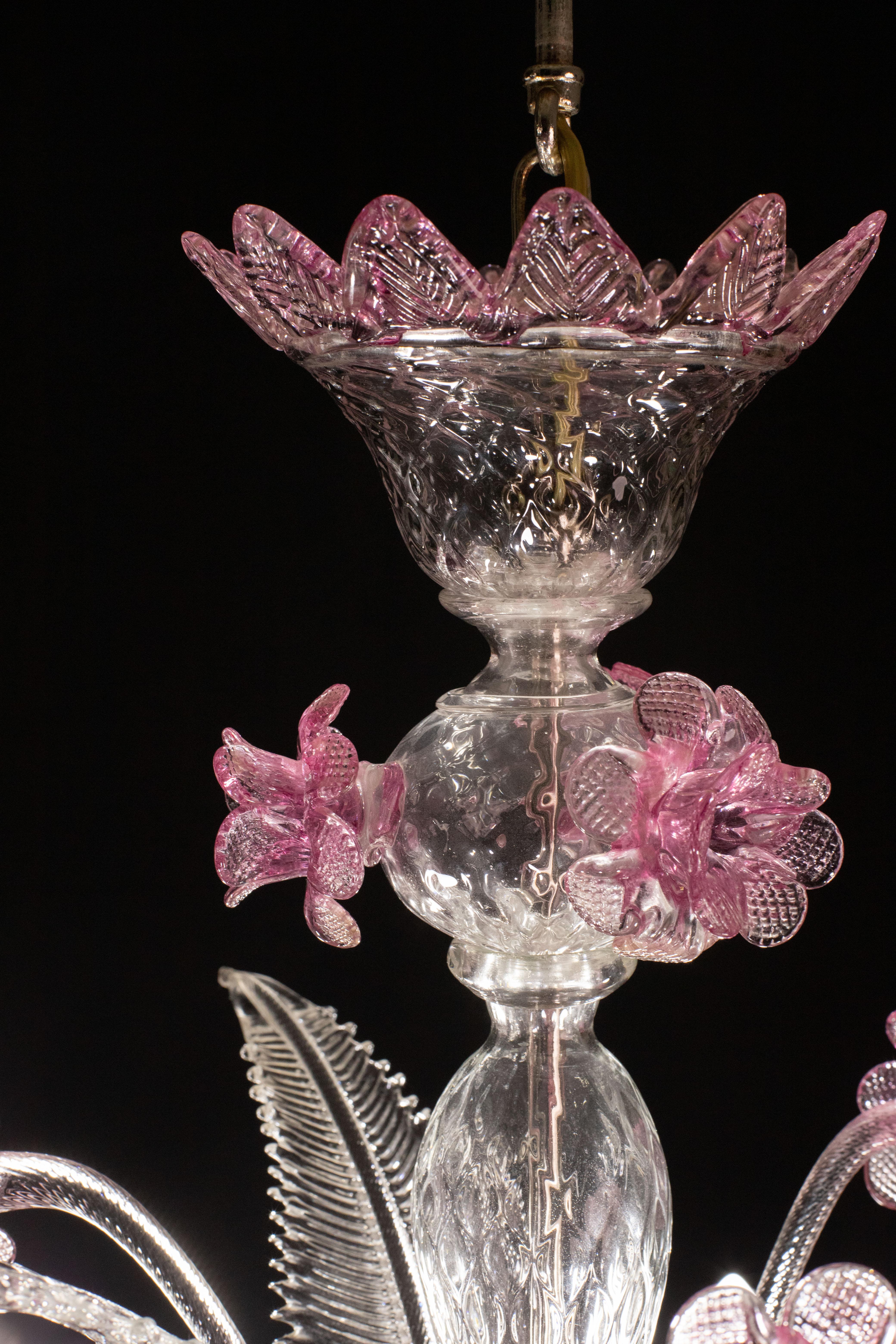 Wunderschöner venezianischer Kronleuchter, rosa Murano Glas (Ende des 20. Jahrhunderts) im Angebot
