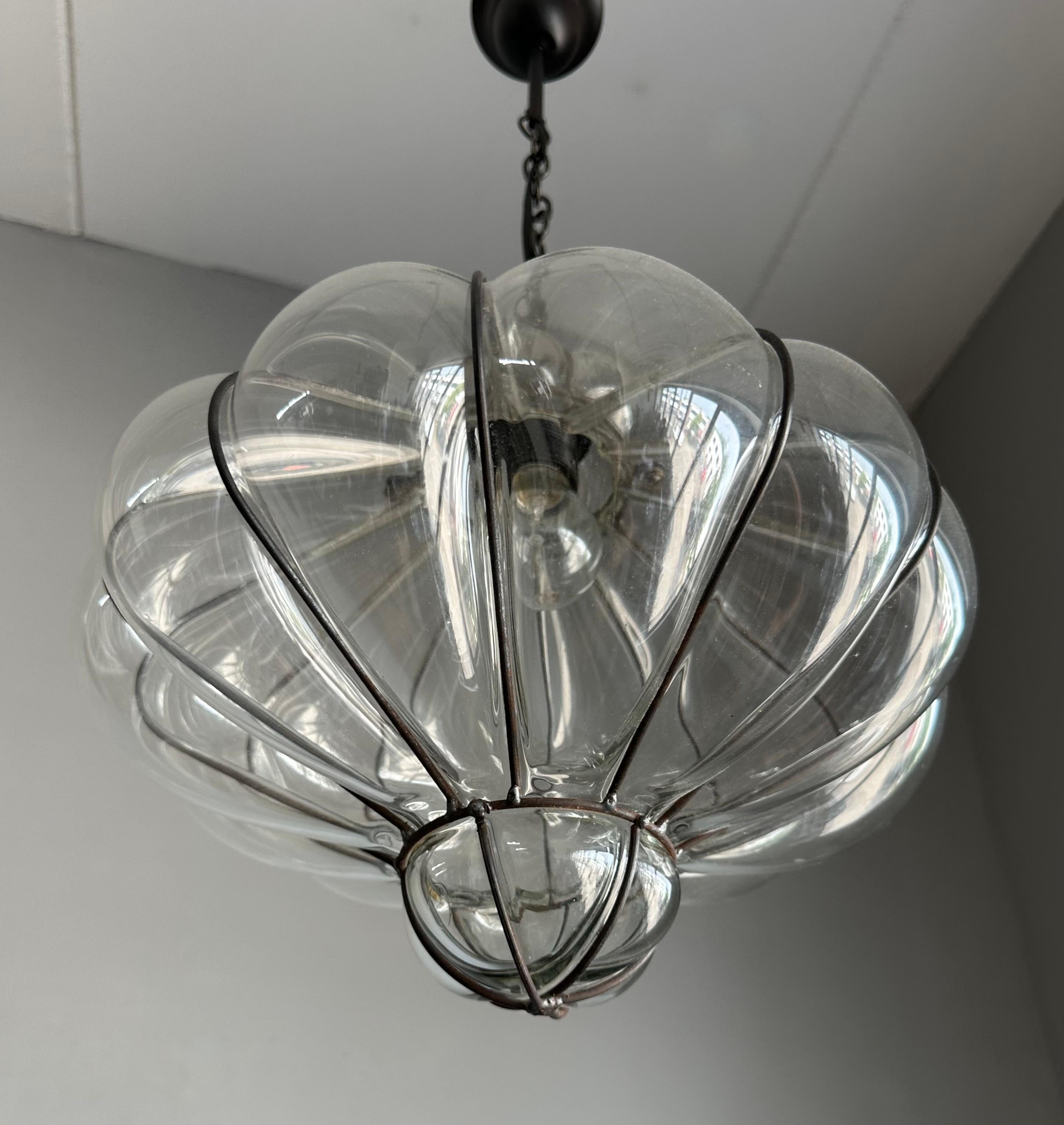 Meravigliosa lampada a sospensione per ingresso o corridoio in vetro trasparente soffiato a bocca veneziana In condizioni ottime in vendita a Lisse, NL