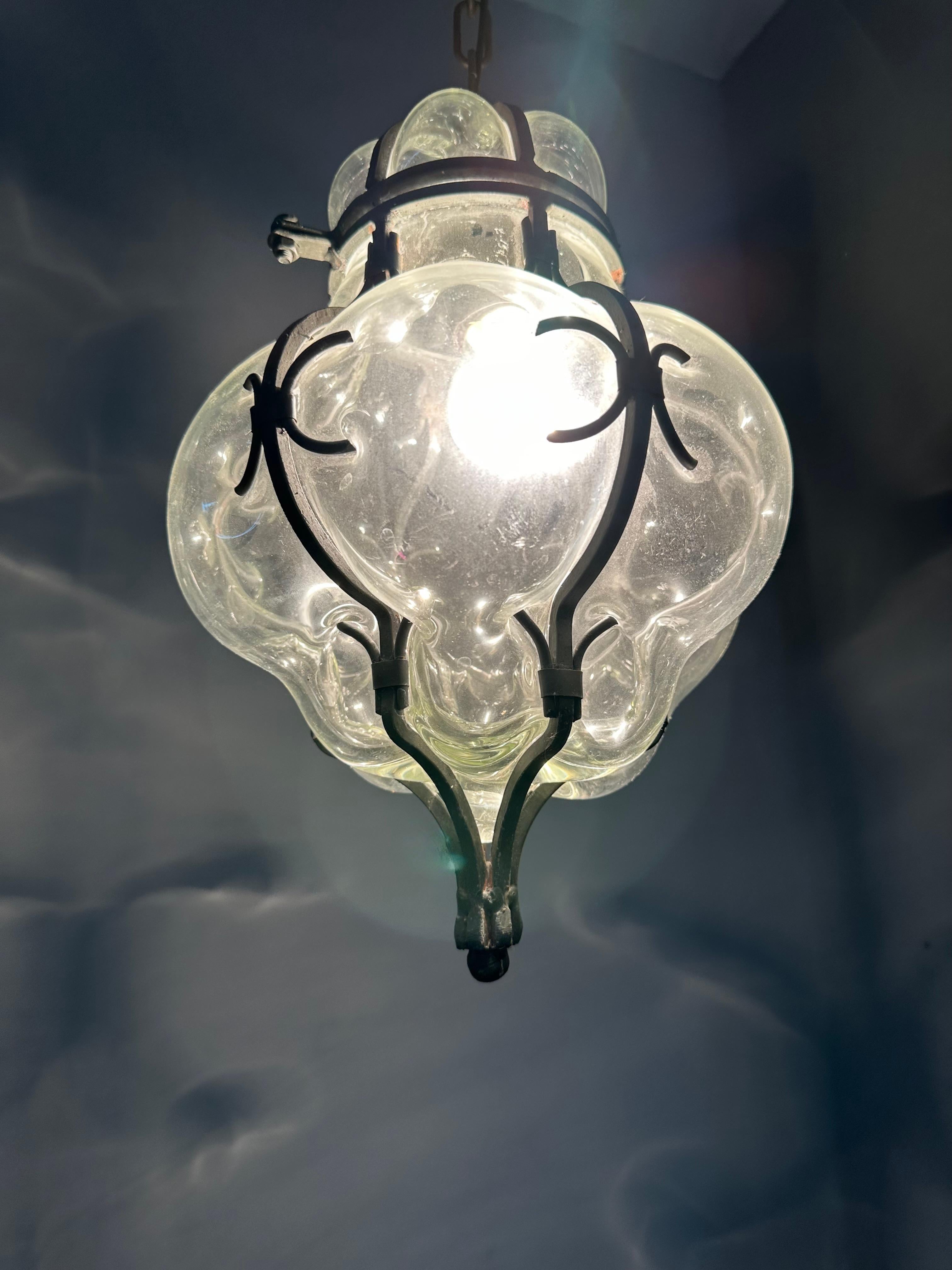 Wunderschöne venezianische Eingangs- oder Flur-Pendelleuchte aus mundgeblasenem Klarglas im Angebot 8