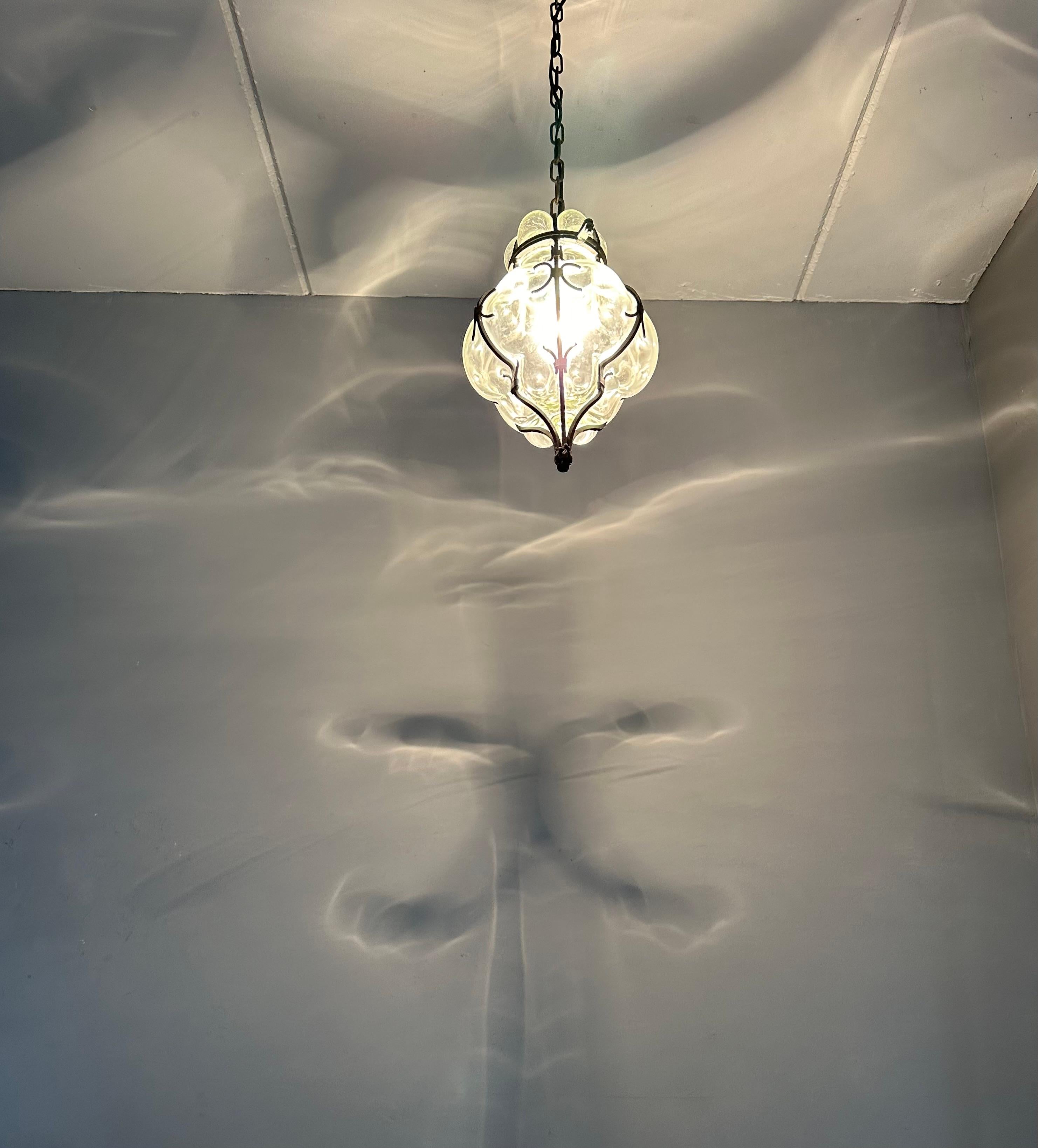 Wonderful Venetian Mouth Blown Clear Glass Entrance or Hallway Pendant Light In Excellent Condition For Sale In Lisse, NL