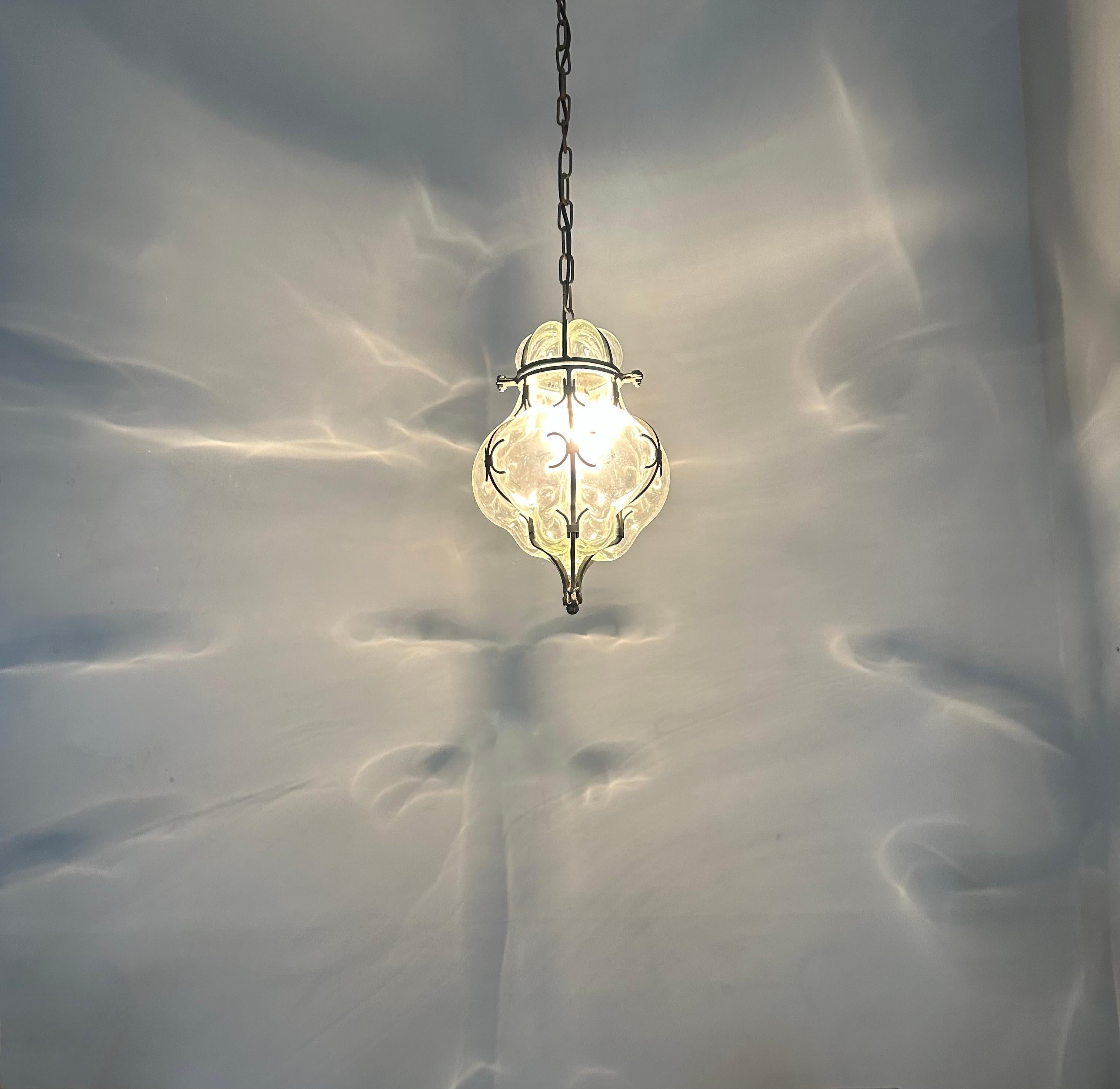 20th Century Wonderful Venetian Mouth Blown Clear Glass Entrance or Hallway Pendant Light For Sale