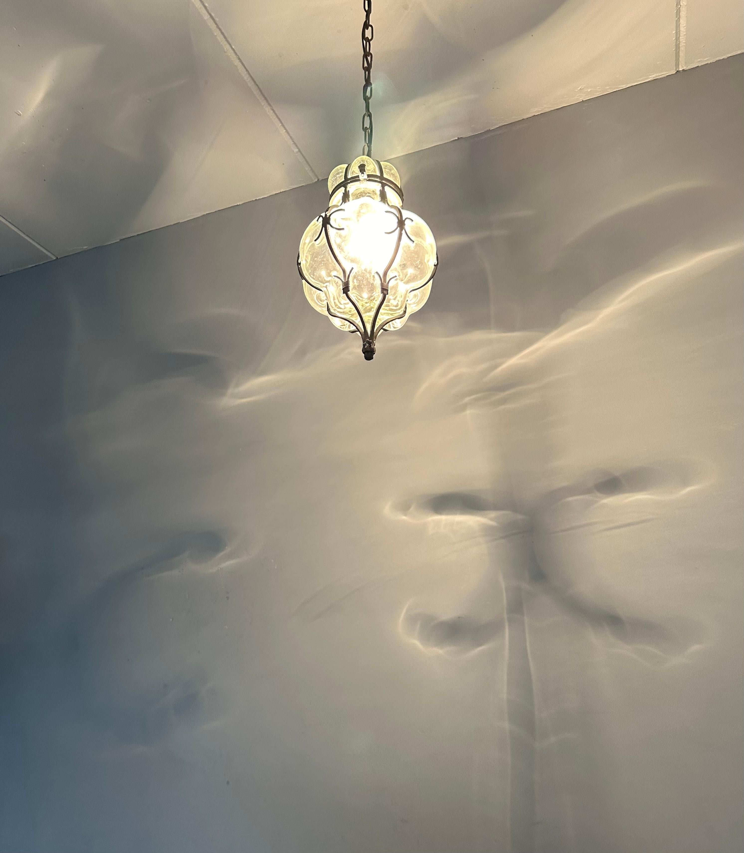 Métal Merveilleuse suspension d'entrée ou de couloir vénitien en verre transparent soufflé à la bouche en vente