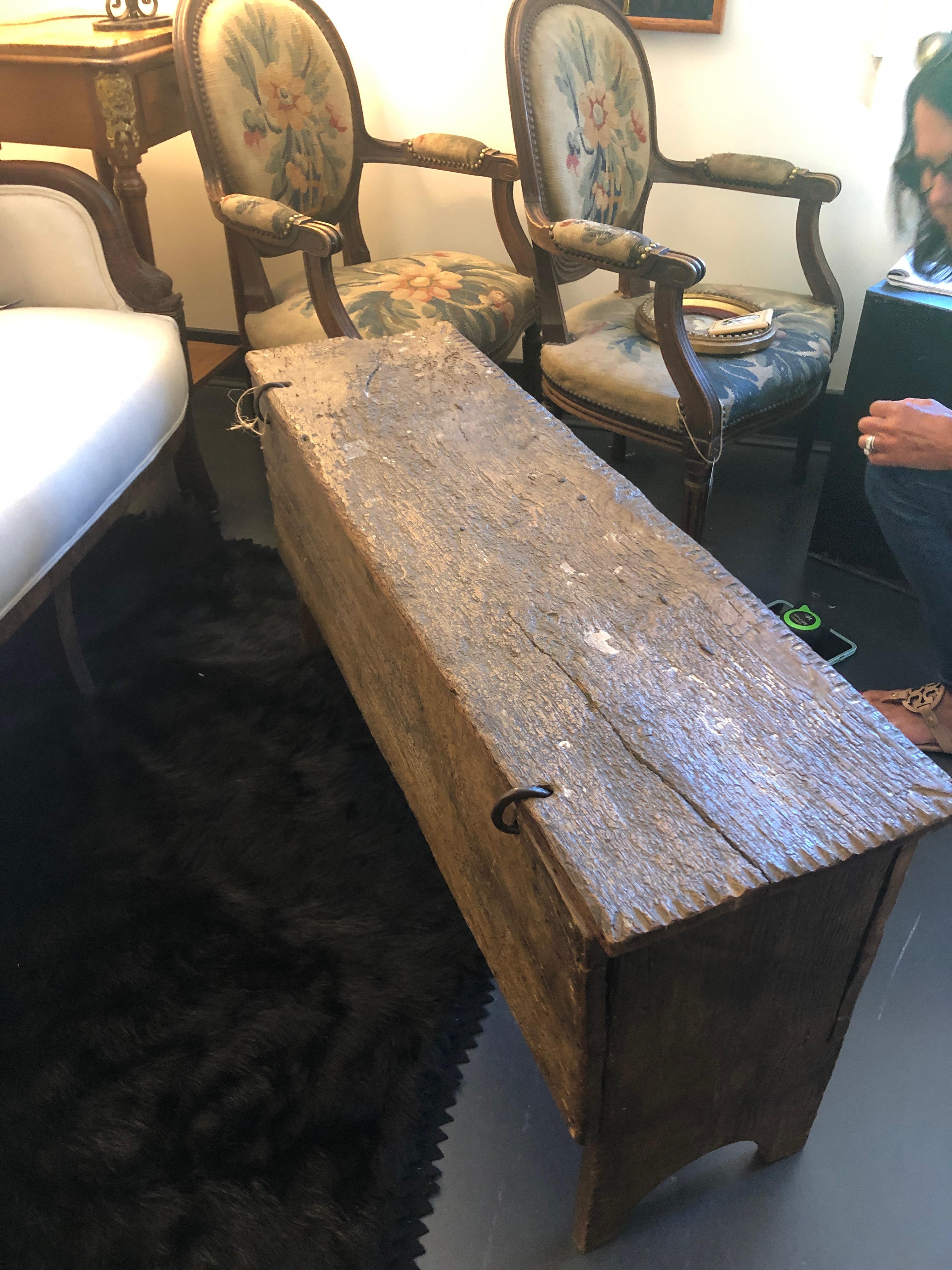 Wonderful Very Early Narrow Rustic British Wooden Coffer Trunk Coffee Table In Good Condition In Hopewell, NJ