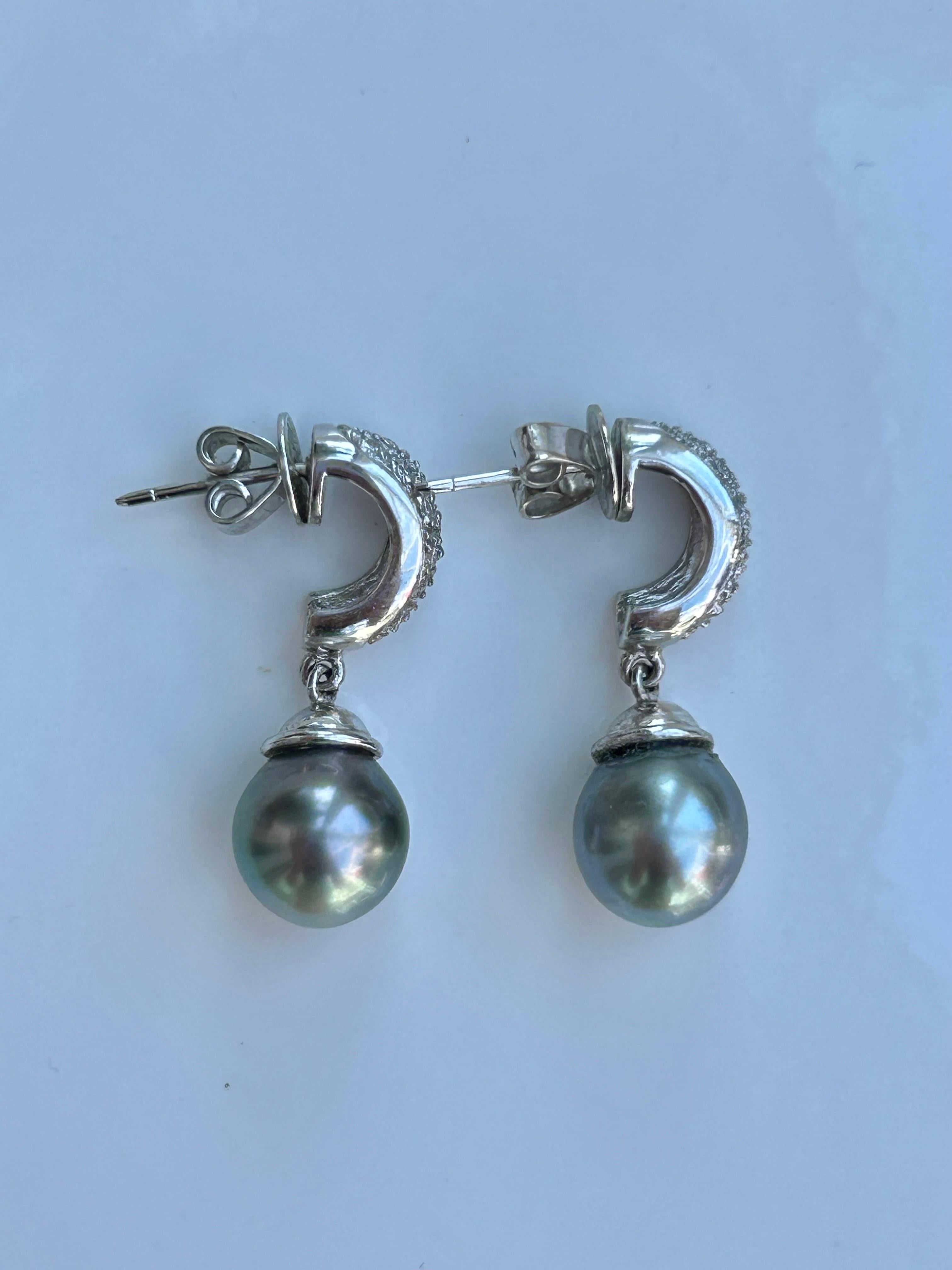 Women's or Men's Wonderful Vintage 18ct White Gold Diamond and Pearl Boxed Earrings 
 For Sale