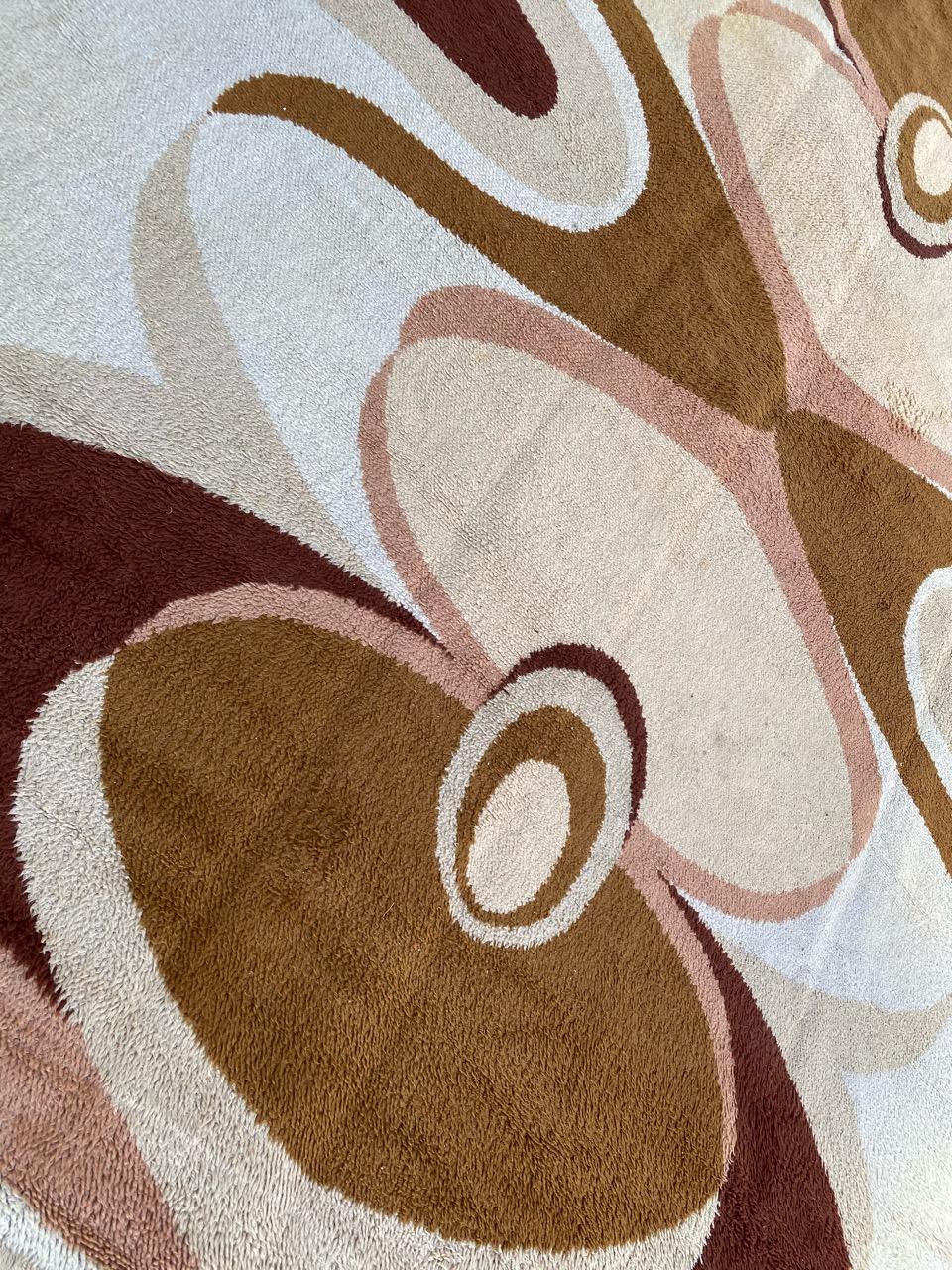 Very beautiful vintage 70’s, 60’s Desso rug, with beautiful Art Deco design and light colors, wool velvet on cotton and jute foundation.