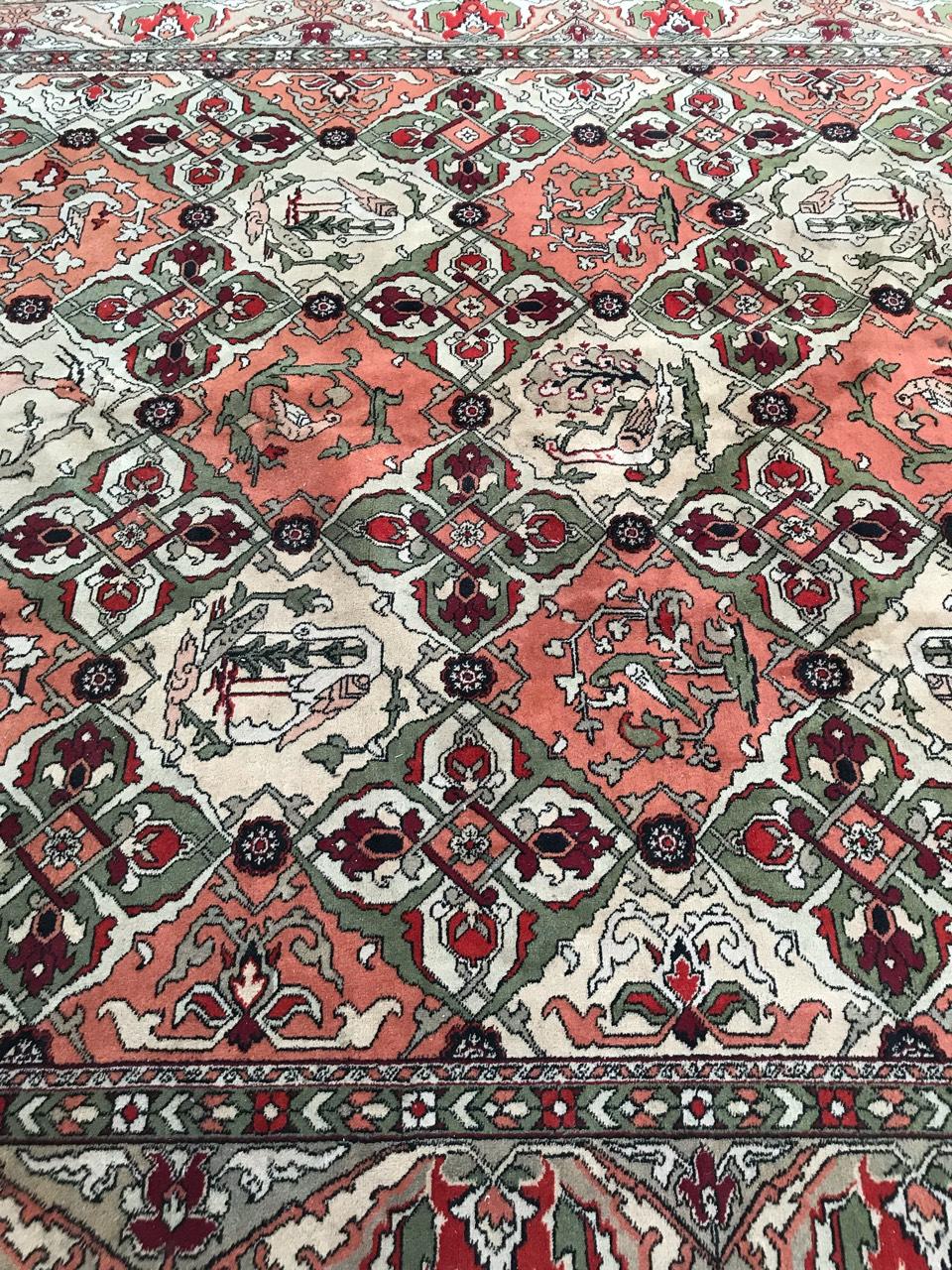 Beautiful late 20th century large decorative rug from Azerbaijan, with nice Caucasian design and beautiful colors with orange and green. Entirely hand knotted with wool velvet on cotton foundation.

✨✨✨
