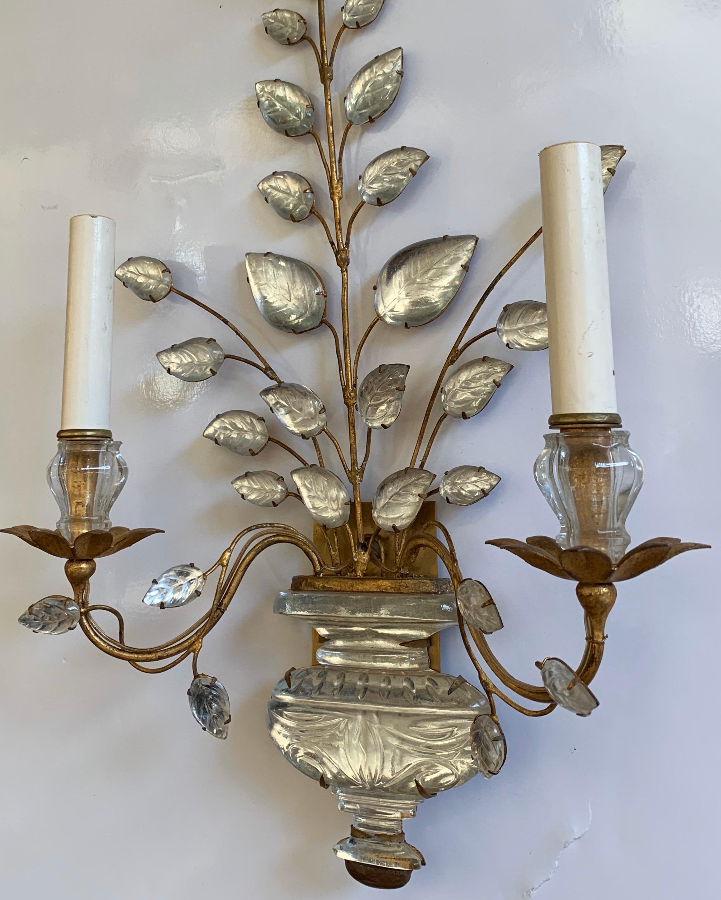 Wonderful Vintage Baguès Gilt Crystal Urn Flower Leaf Form Sconce In Good Condition In Roslyn, NY