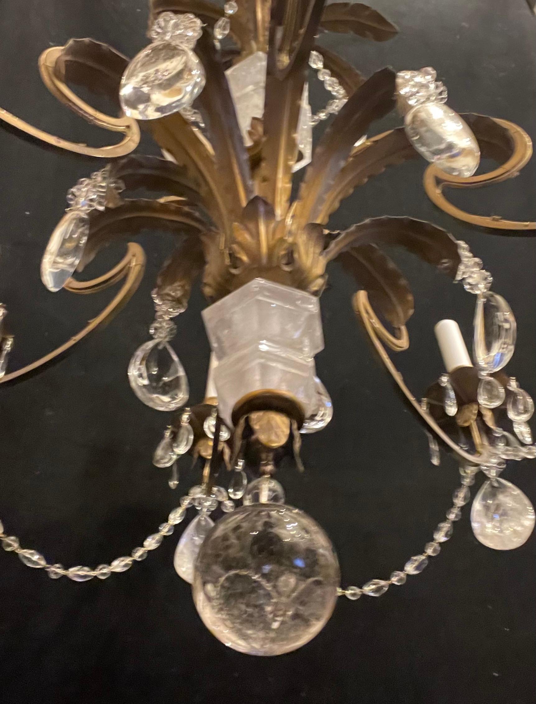 Ottone Meraviglioso lampadario vintage Baguès Rock Crystal Beaded Swag Floral Gilt Palm Chandelier in vendita