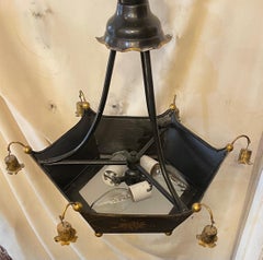 Wunderschöne Vintage Chinoiserie Schwarz Gold Vergoldetes Glas Pagode Leuchte Kronleuchter