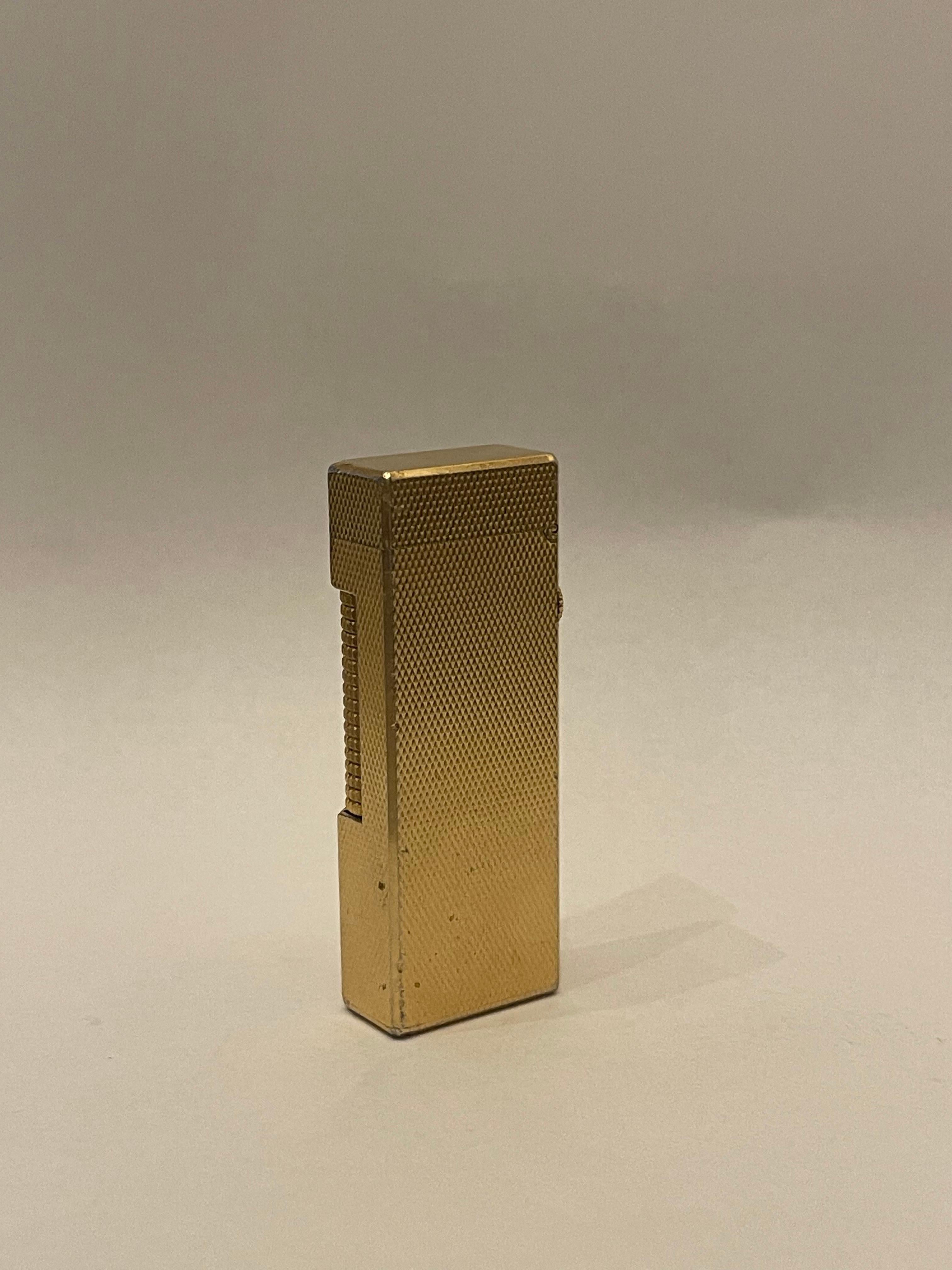 Wonderful Vintage DUNHILL Rollagas Lighter Diamond-Cut Gold Plated In Good Condition In Roslyn, NY