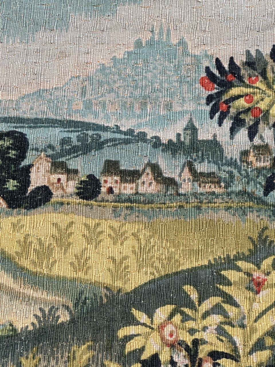 Wunderschöner französischer handbedruckter Vintage-Wandteppich im Aubusson-Stil, Land concert im Angebot 7